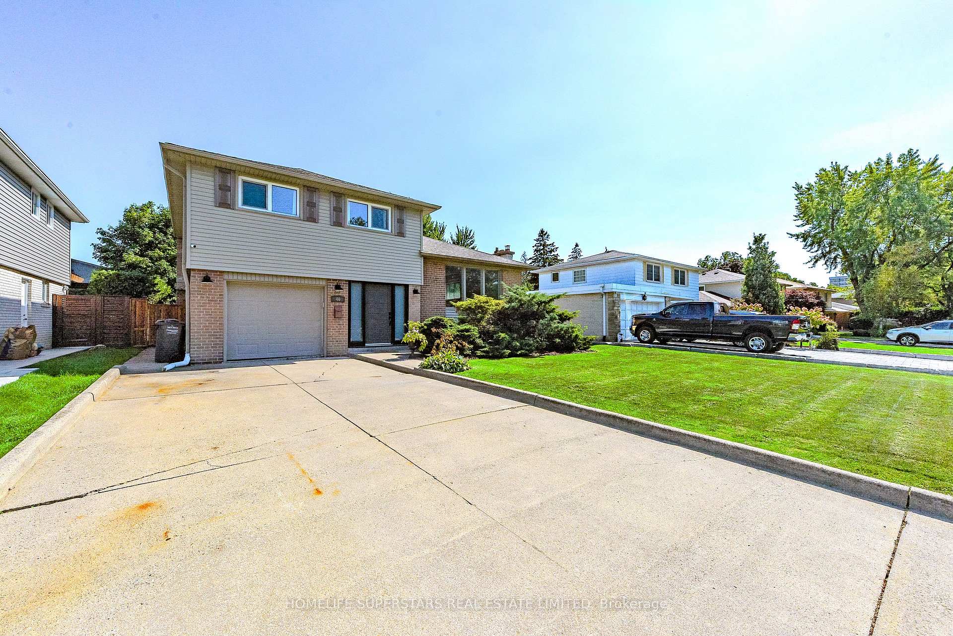 Photo 3 of 46 Cheltenham Court, Brampton, Brampton East — HOMEH