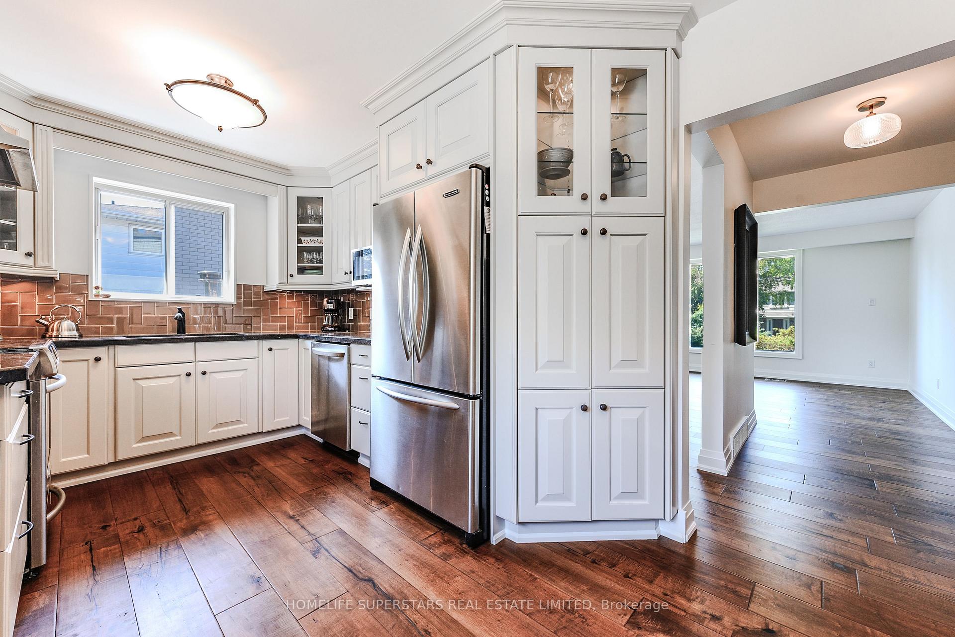 Photo 2 of 46 Cheltenham Court, Brampton, Brampton East — HOMEH