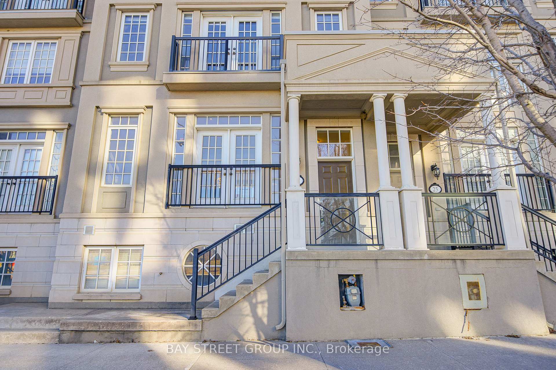 Photo 1 of 27 Rouge Valley Drive W, Markham, Unionville — HOMEH