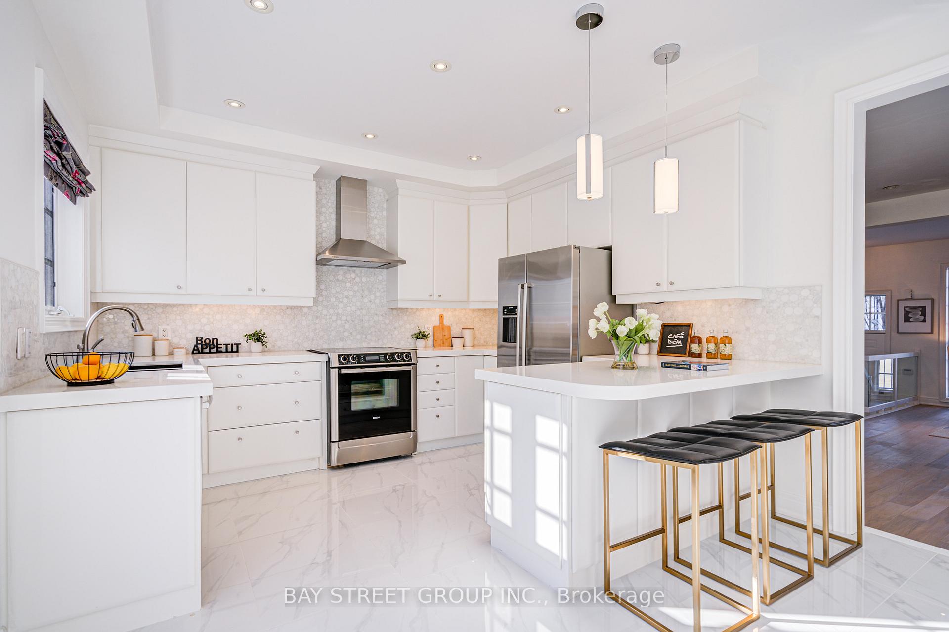 Photo 13 of 27 Rouge Valley Drive W, Markham, Unionville — HOMEH