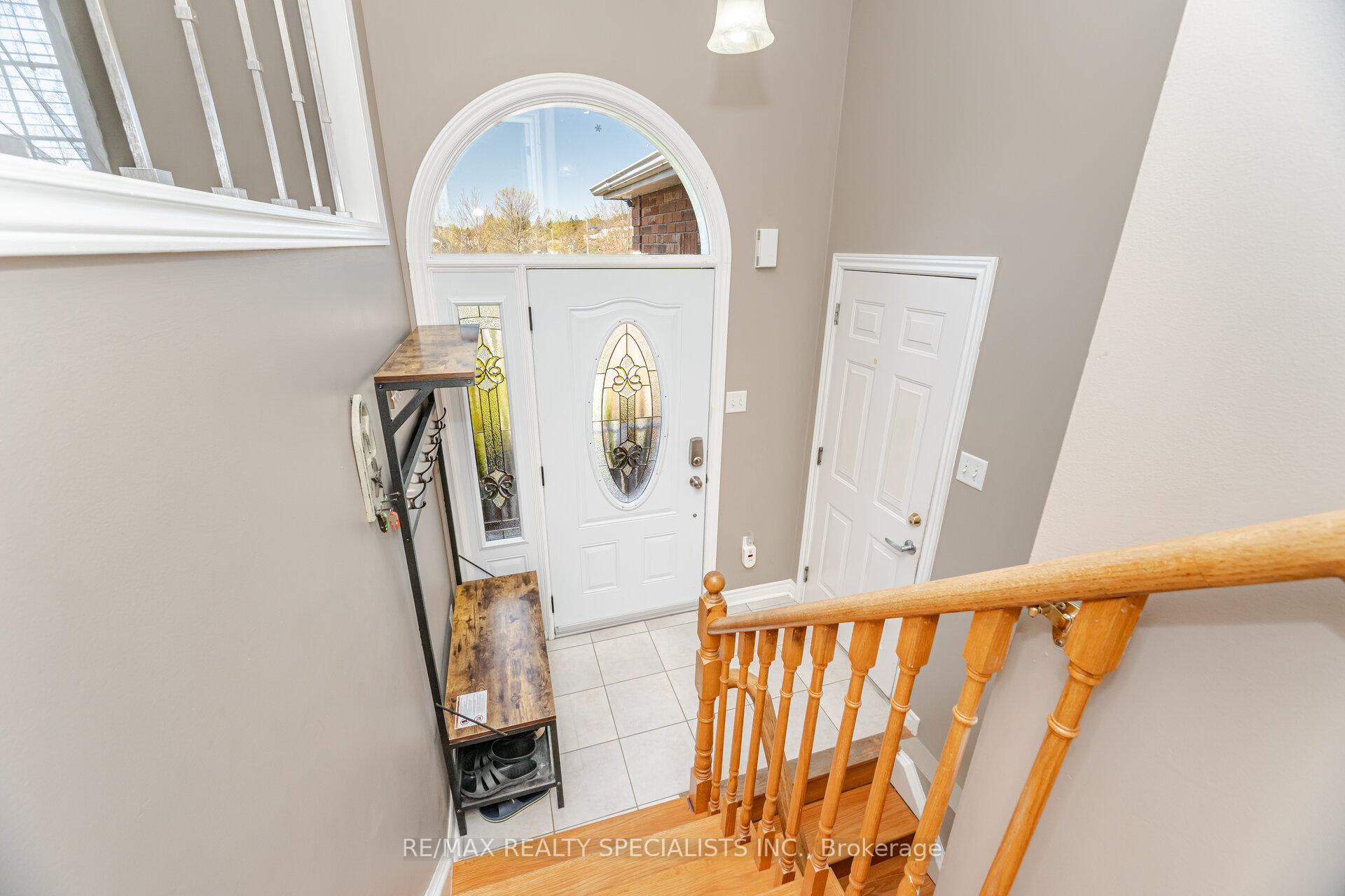 Photo 2 of 11 Jagges Drive, Barrie, Edgehill Drive — HOMEH
