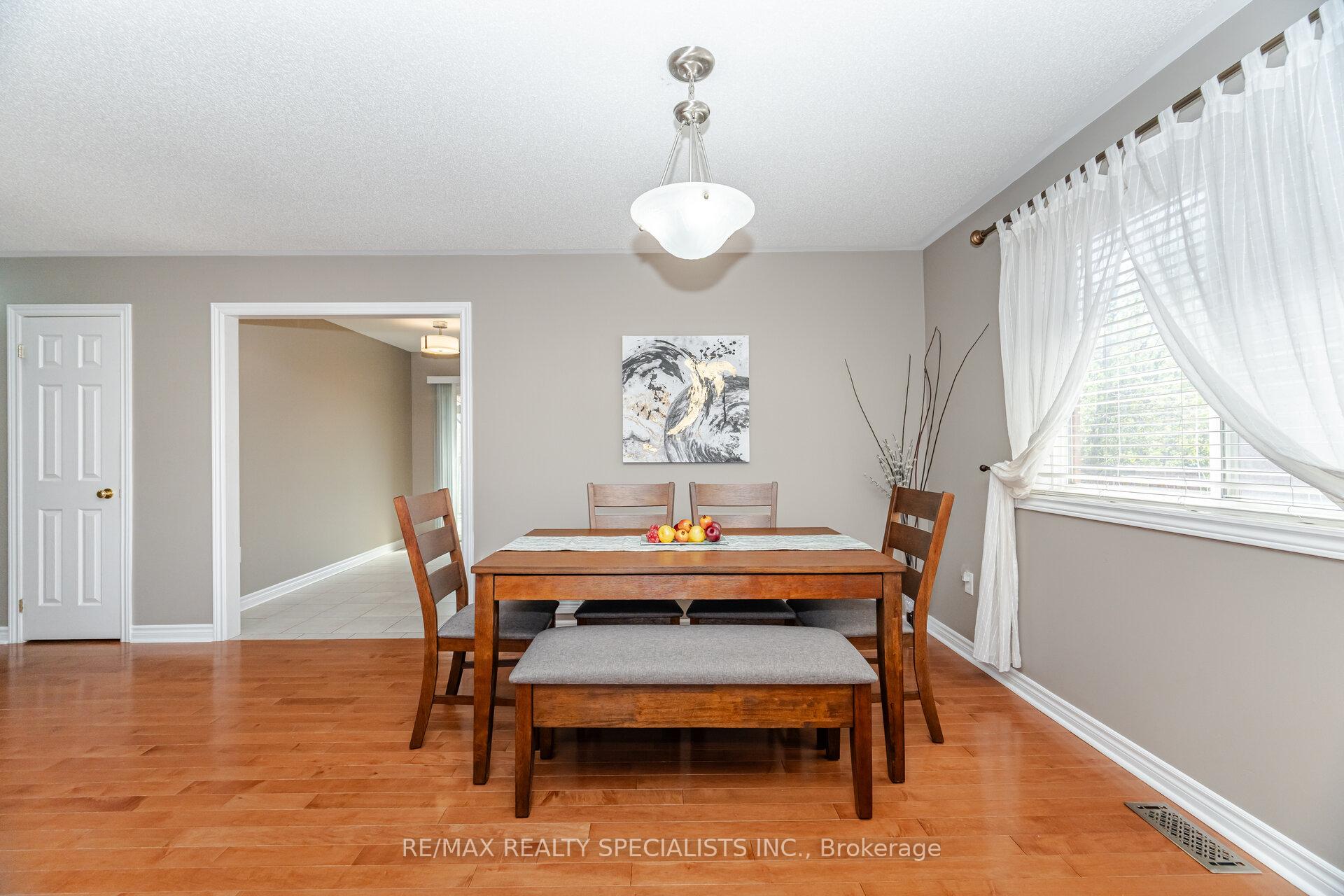 Photo 3 of 11 Jagges Drive, Barrie, Edgehill Drive — HOMEH