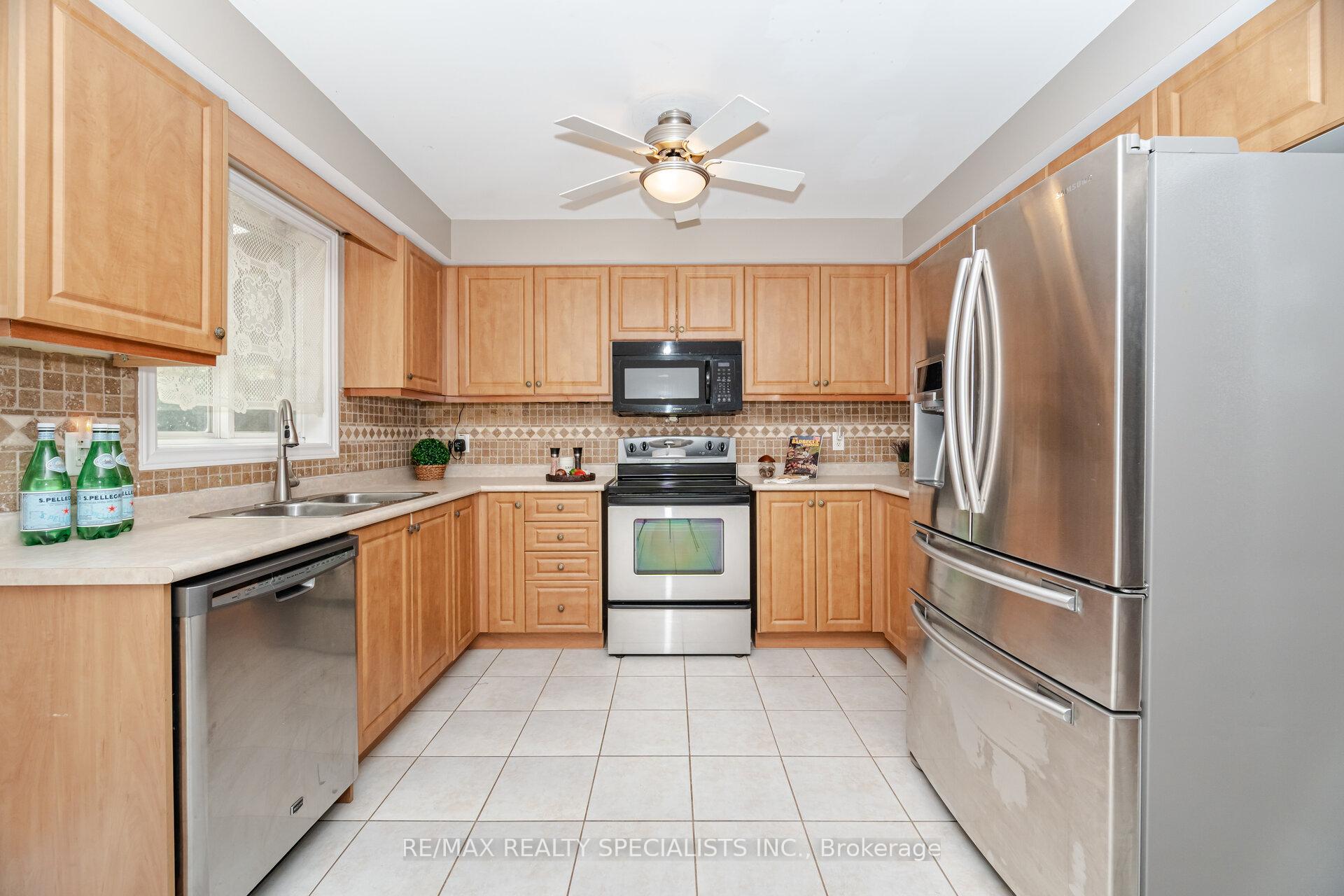 Photo 17 of 11 Jagges Drive, Barrie, Edgehill Drive — HOMEH