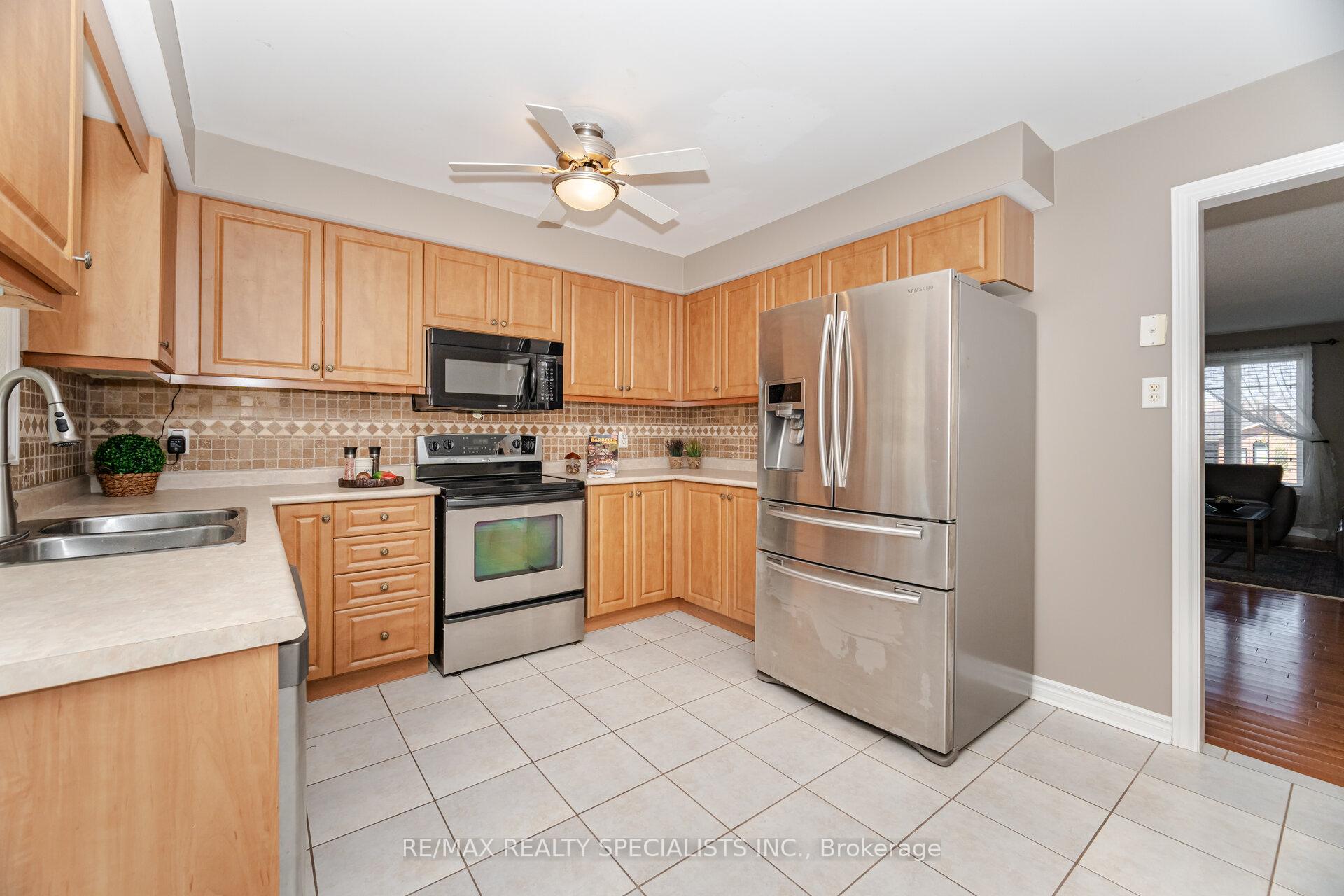 Photo 9 of 11 Jagges Drive, Barrie, Edgehill Drive — HOMEH