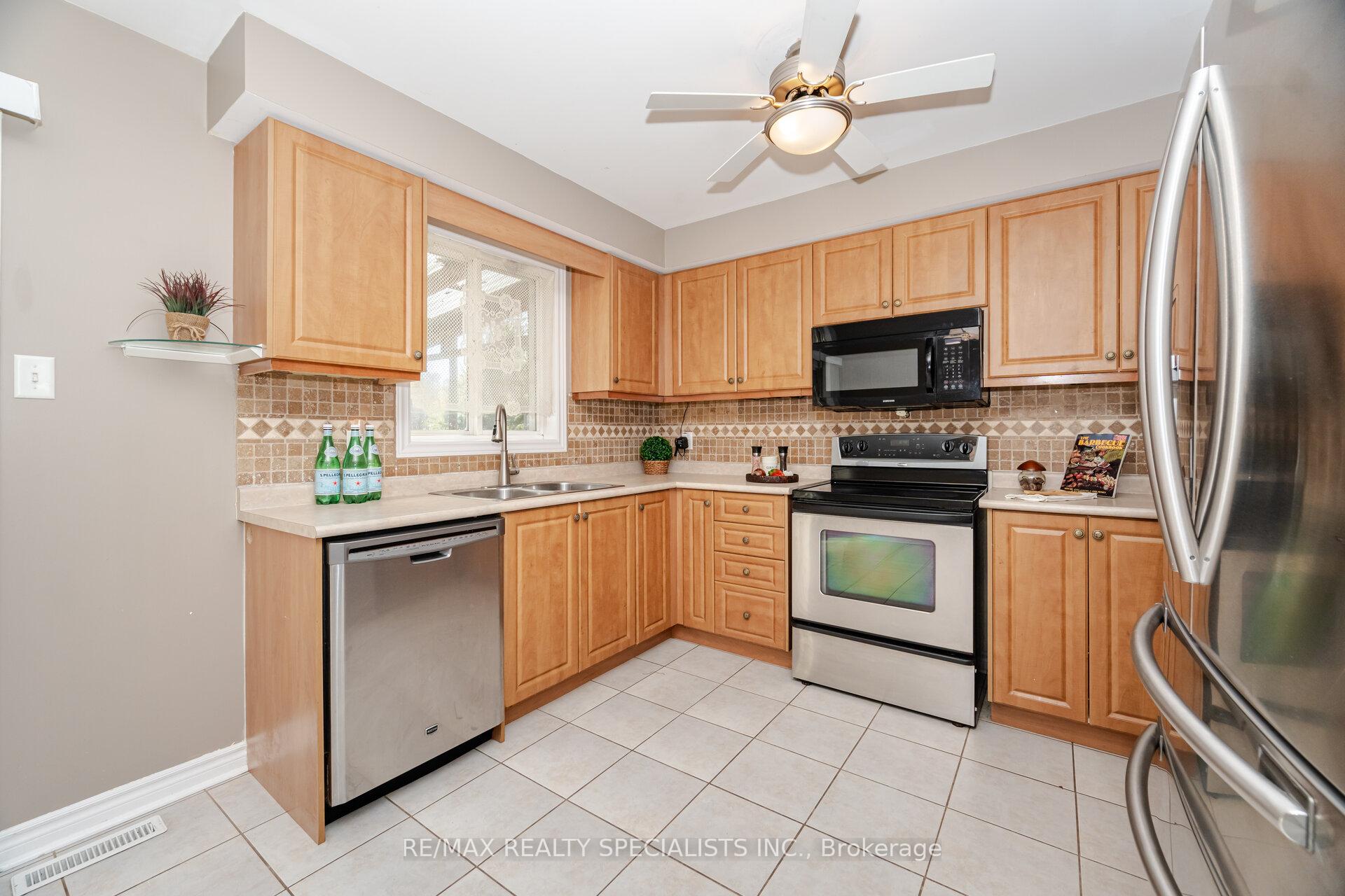 Photo 12 of 11 Jagges Drive, Barrie, Edgehill Drive — HOMEH