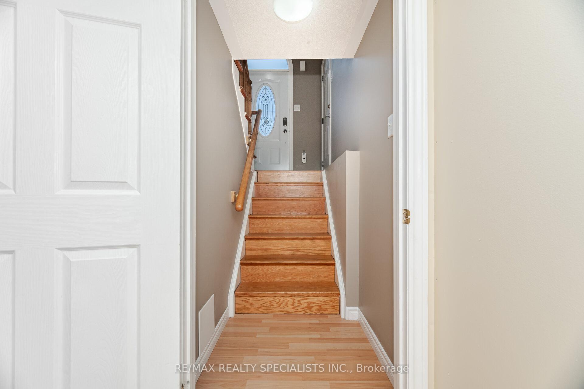 Photo 18 of 11 Jagges Drive, Barrie, Edgehill Drive — HOMEH