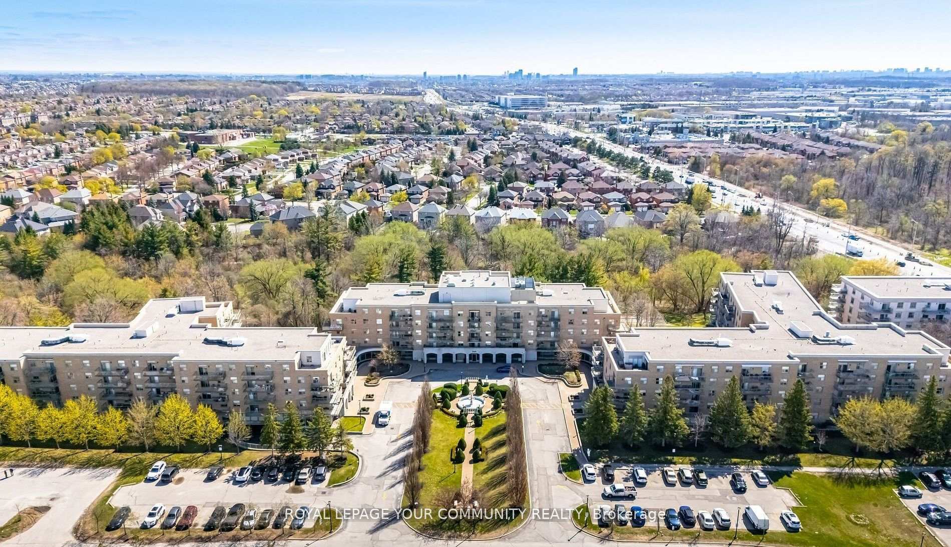 Photo 4 of Unit 112, 2502 Rutherford Road, Vaughan, Concord — HOMEH