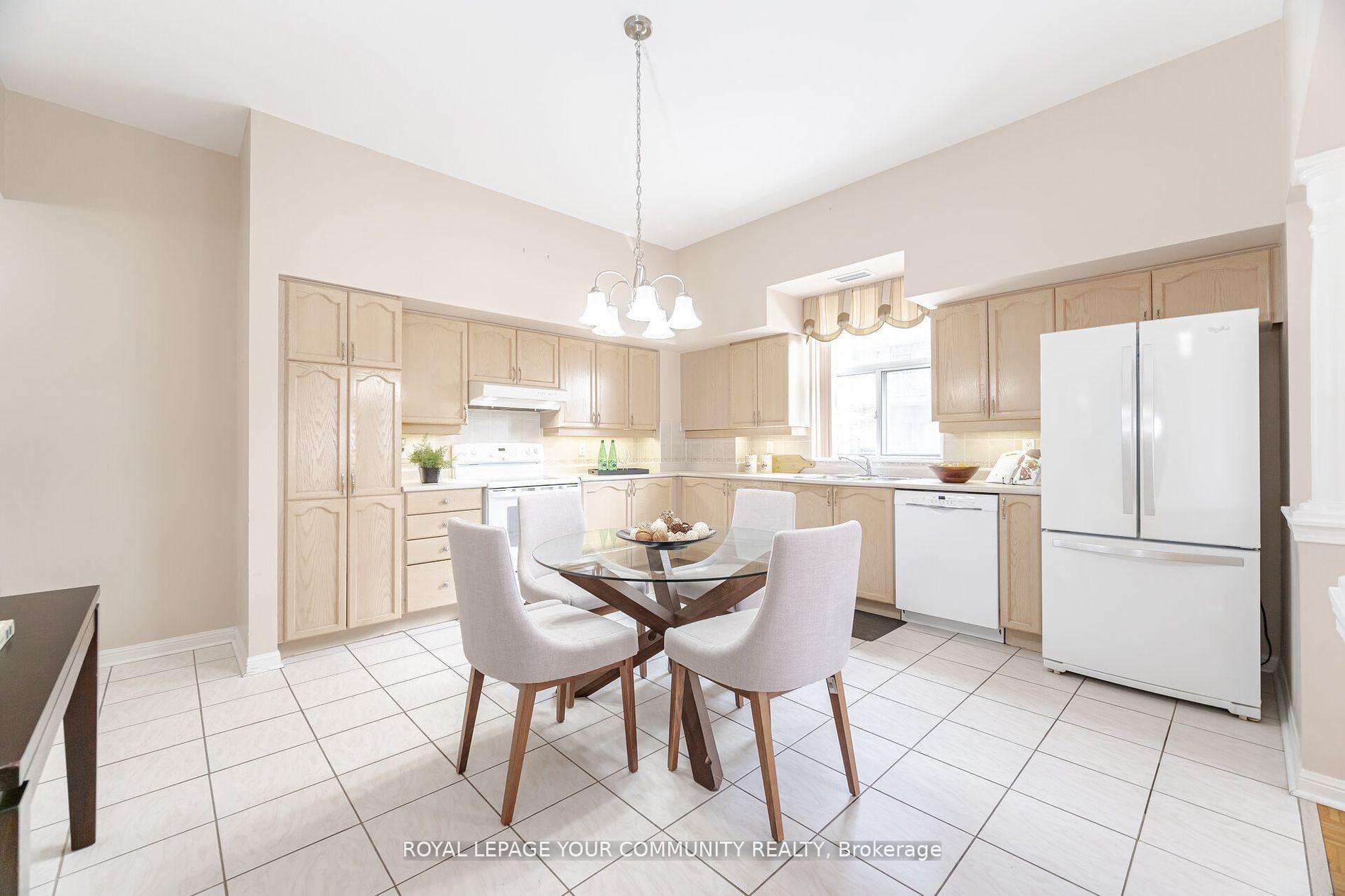 Photo 2 of Unit 112, 2502 Rutherford Road, Vaughan, Concord — HOMEH