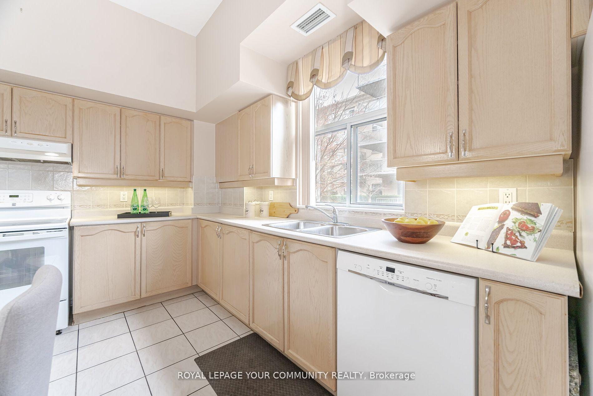 Photo 5 of Unit 112, 2502 Rutherford Road, Vaughan, Concord — HOMEH