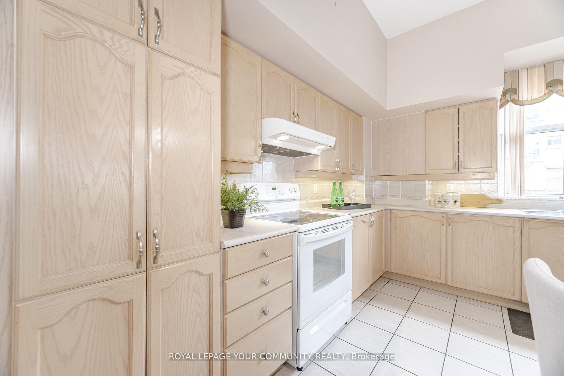 Photo 9 of Unit 112, 2502 Rutherford Road, Vaughan, Concord — HOMEH