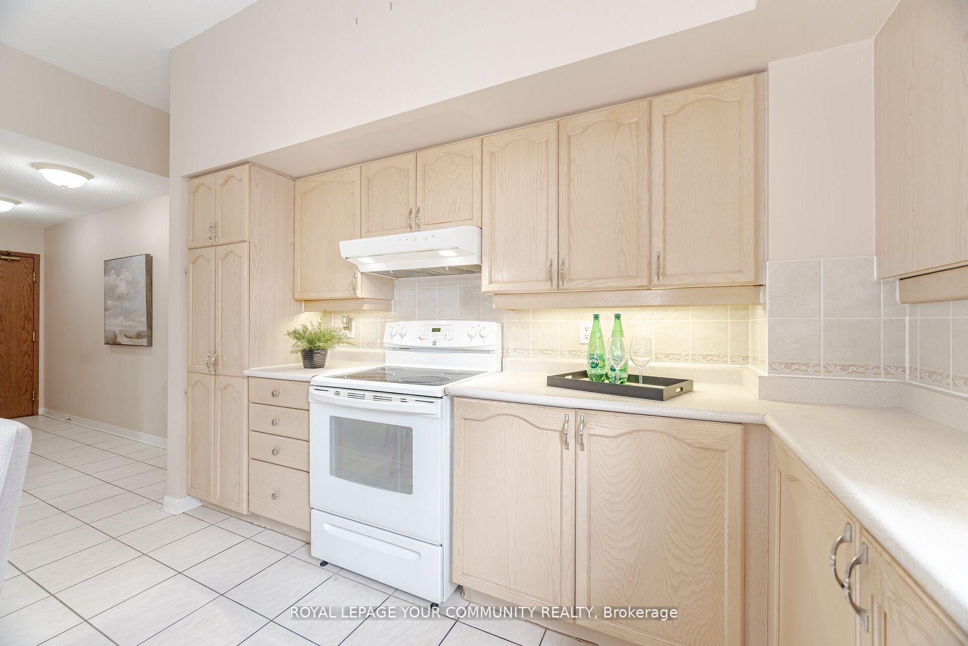 Photo 16 of Unit 112, 2502 Rutherford Road, Vaughan, Concord — HOMEH
