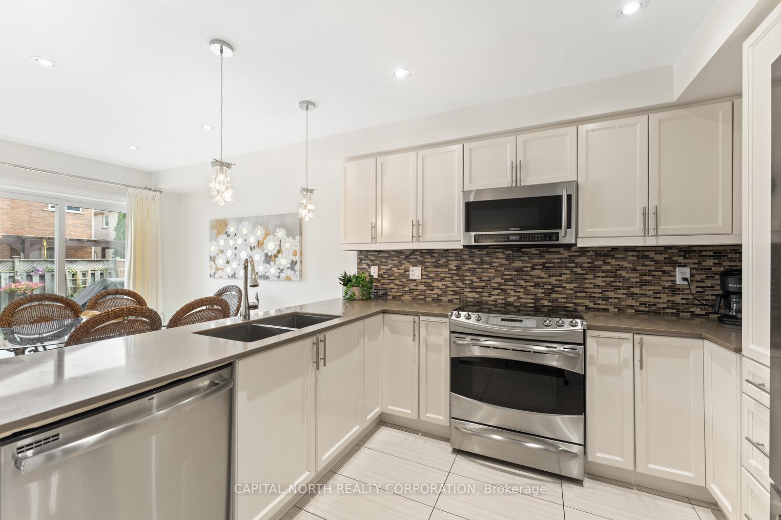 Photo 14 of 19 Sarno Street, Vaughan, Sonoma Heights — HOMEH