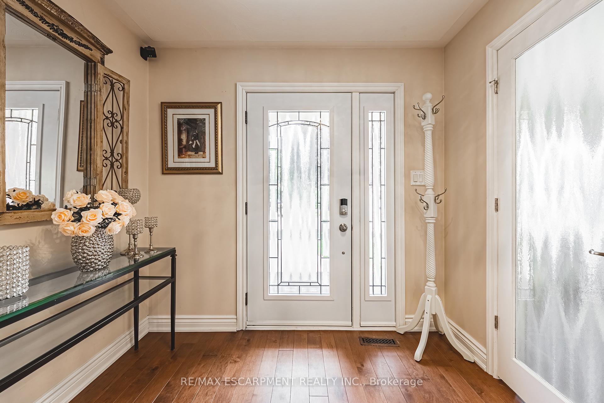 Photo 2 of 2 Antoinette Court, Hamilton, Crerar — HOMEH