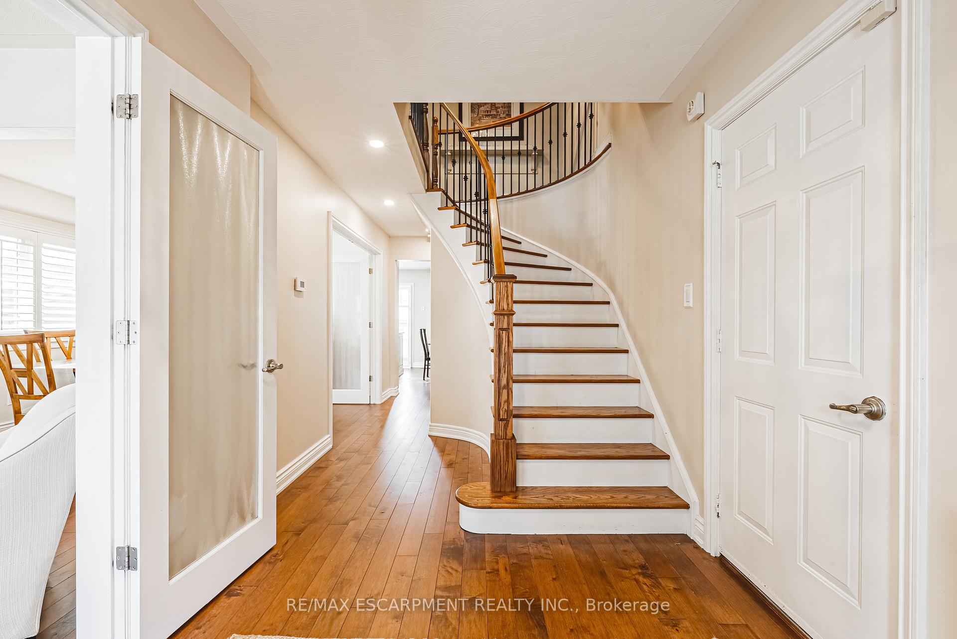Photo 10 of 2 Antoinette Court, Hamilton, Crerar — HOMEH