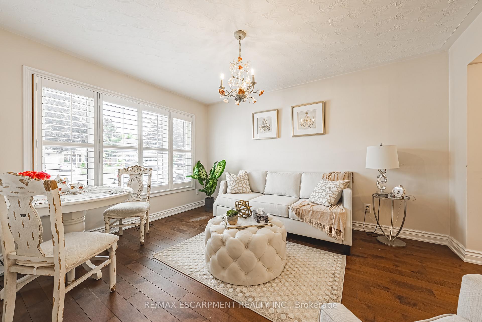 Photo 6 of 2 Antoinette Court, Hamilton, Crerar — HOMEH
