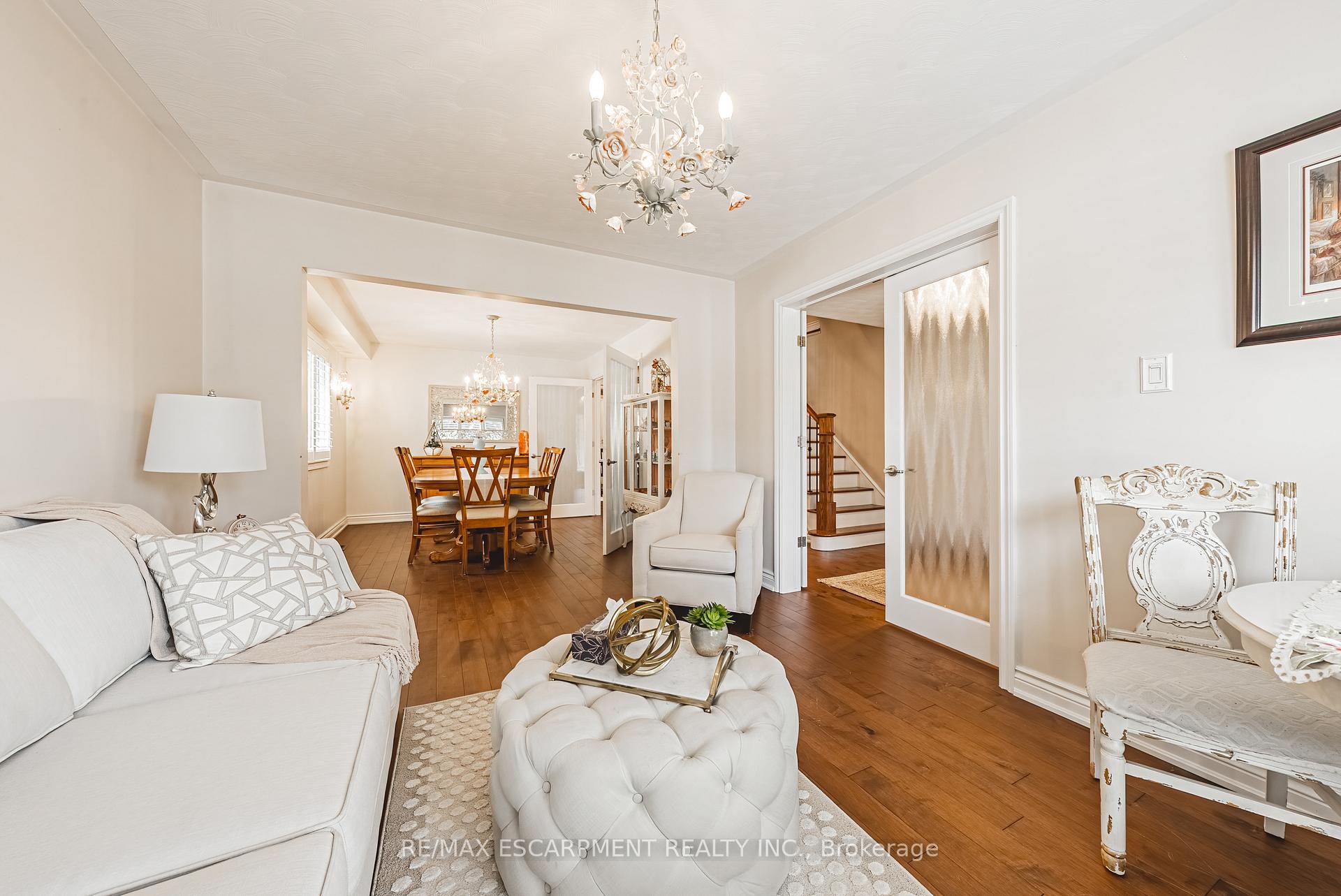 Photo 3 of 2 Antoinette Court, Hamilton, Crerar — HOMEH