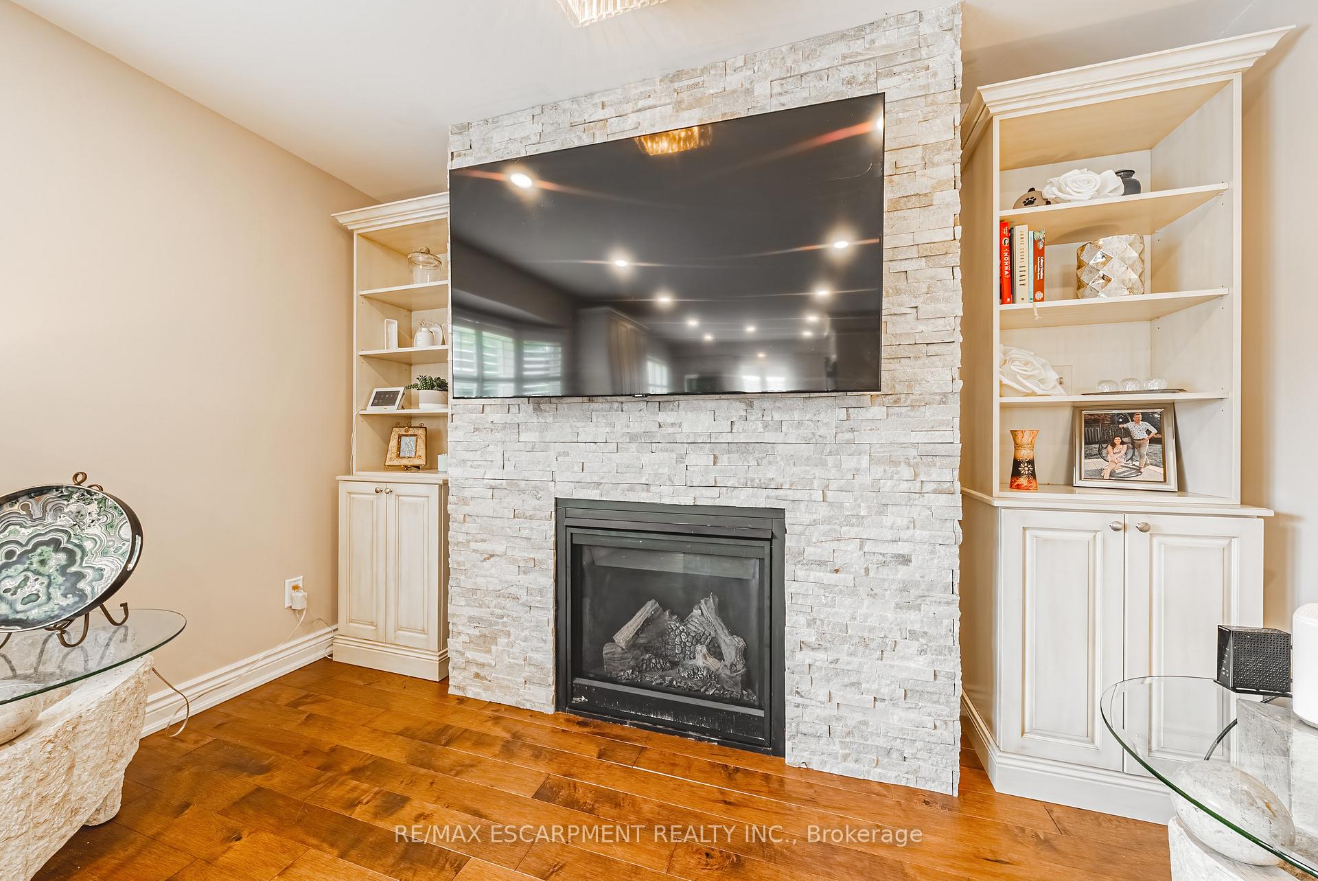 Photo 16 of 2 Antoinette Court, Hamilton, Crerar — HOMEH