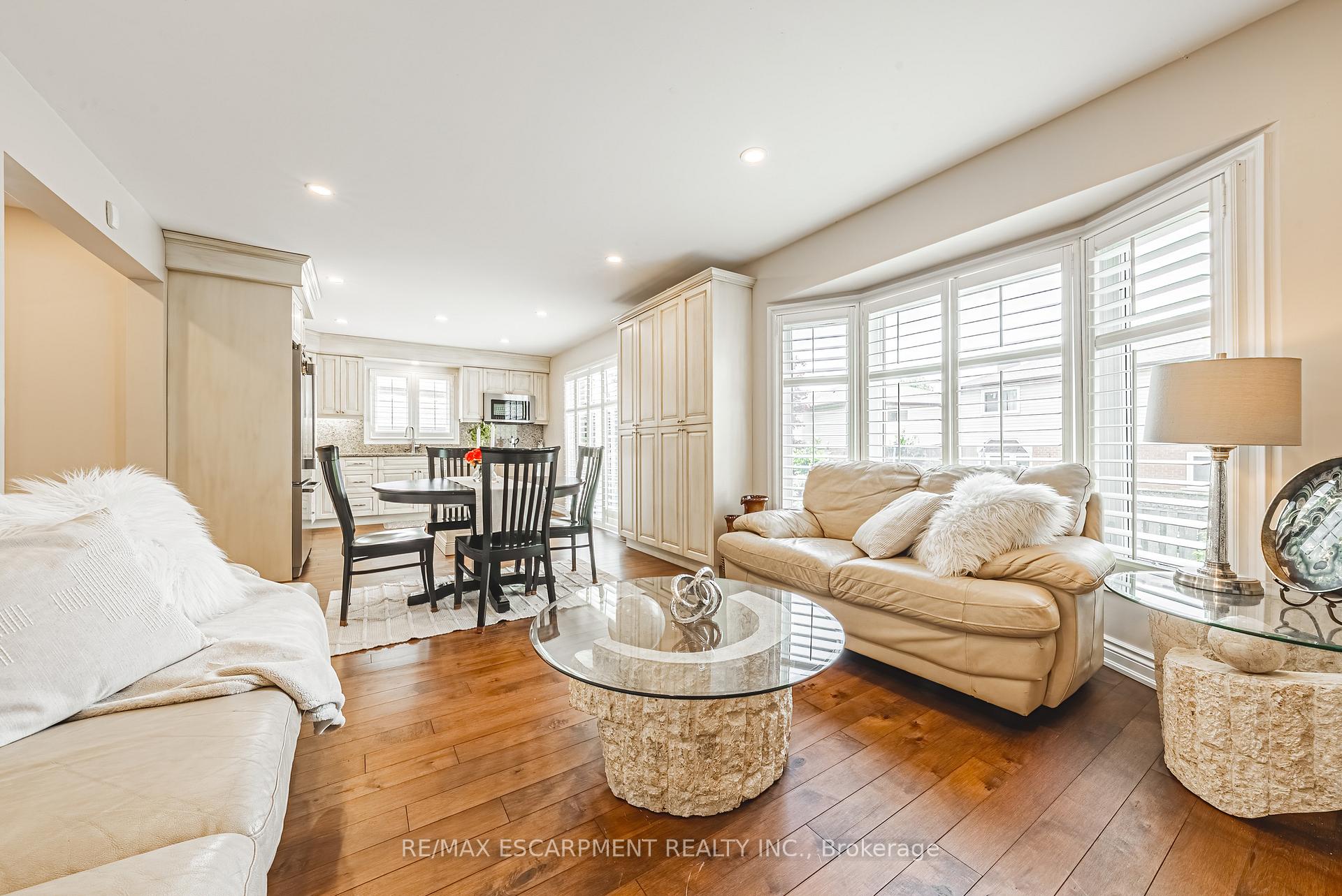 Photo 12 of 2 Antoinette Court, Hamilton, Crerar — HOMEH