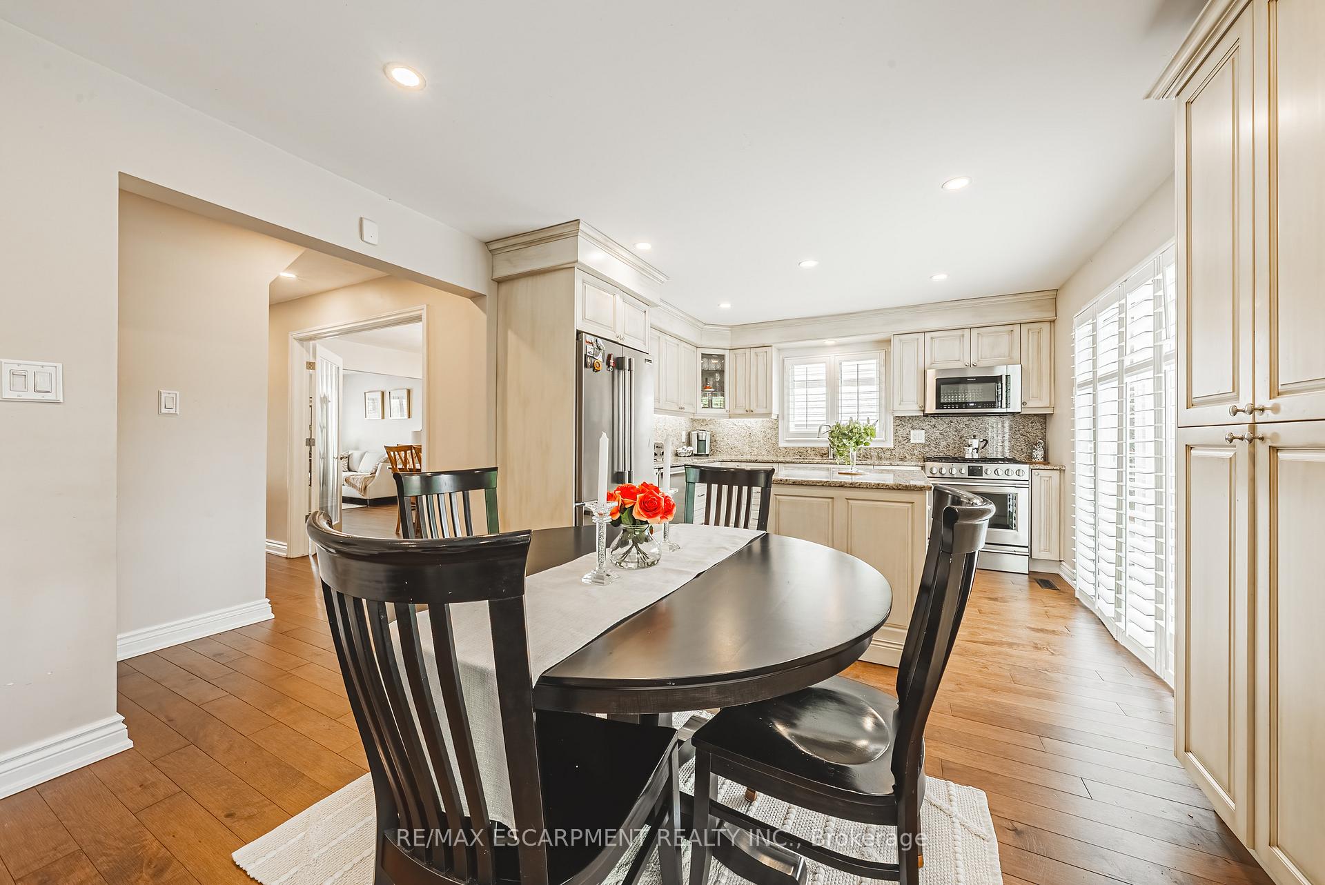 Photo 15 of 2 Antoinette Court, Hamilton, Crerar — HOMEH