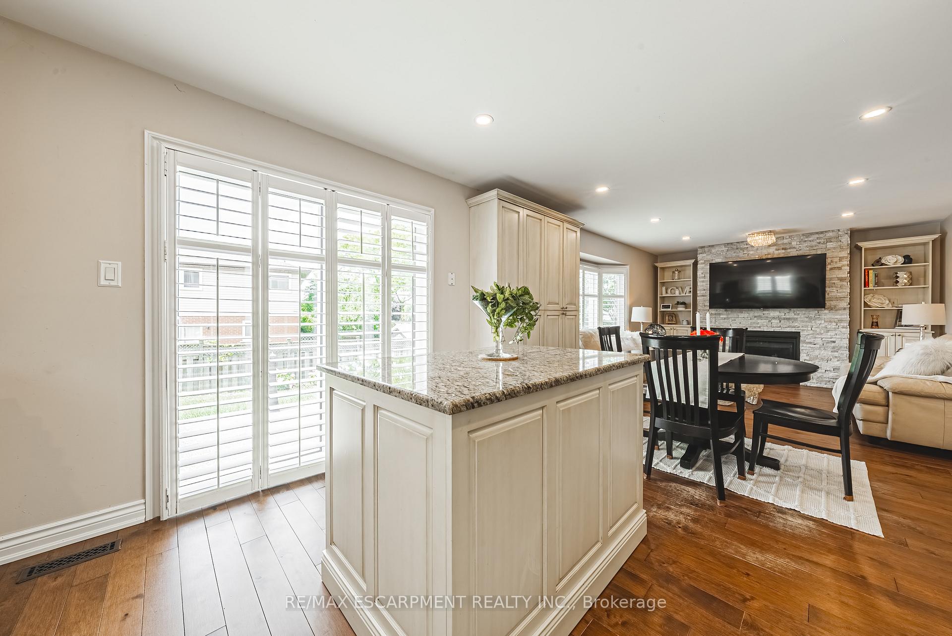 Photo 19 of 2 Antoinette Court, Hamilton, Crerar — HOMEH