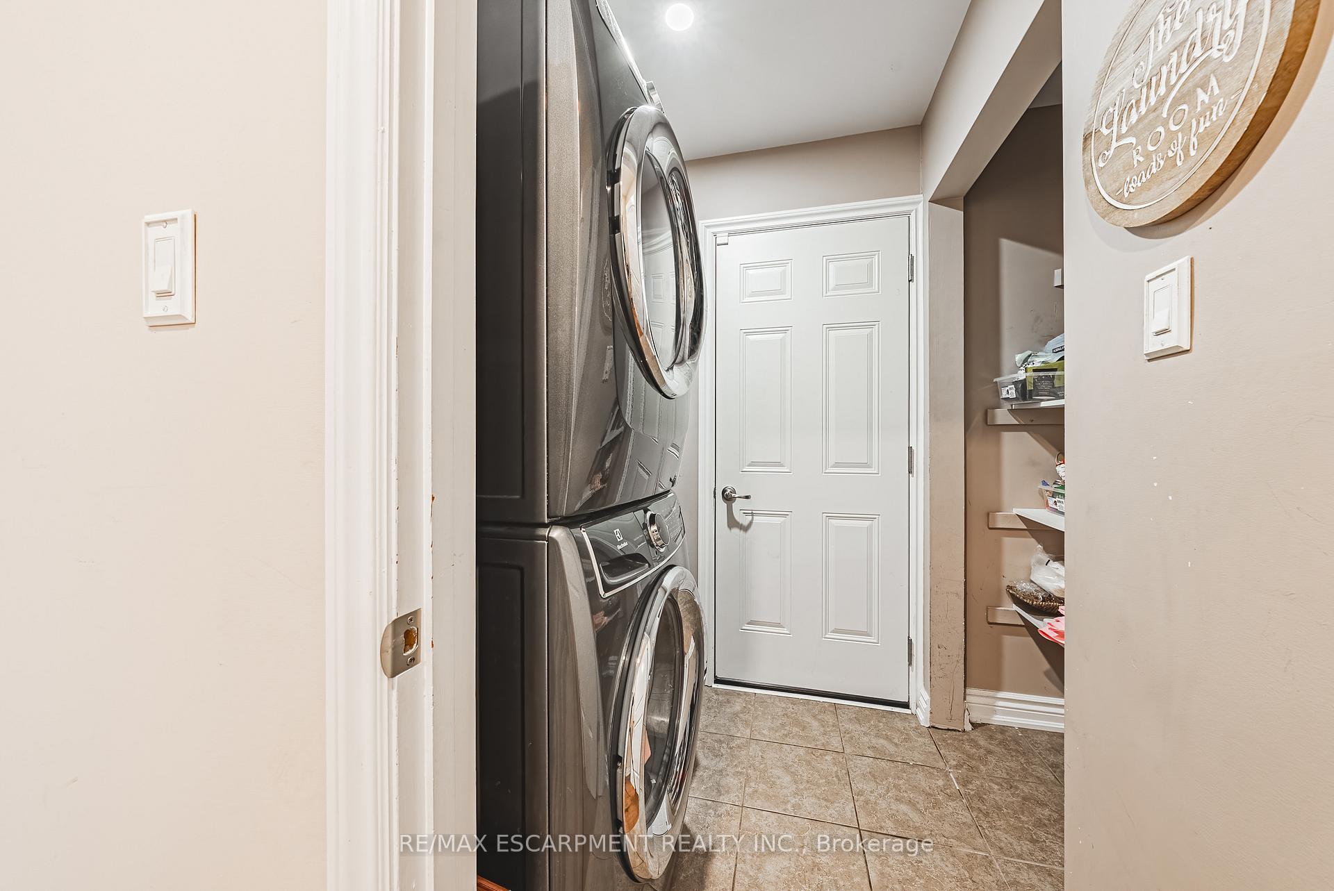Photo 22 of 2 Antoinette Court, Hamilton, Crerar — HOMEH