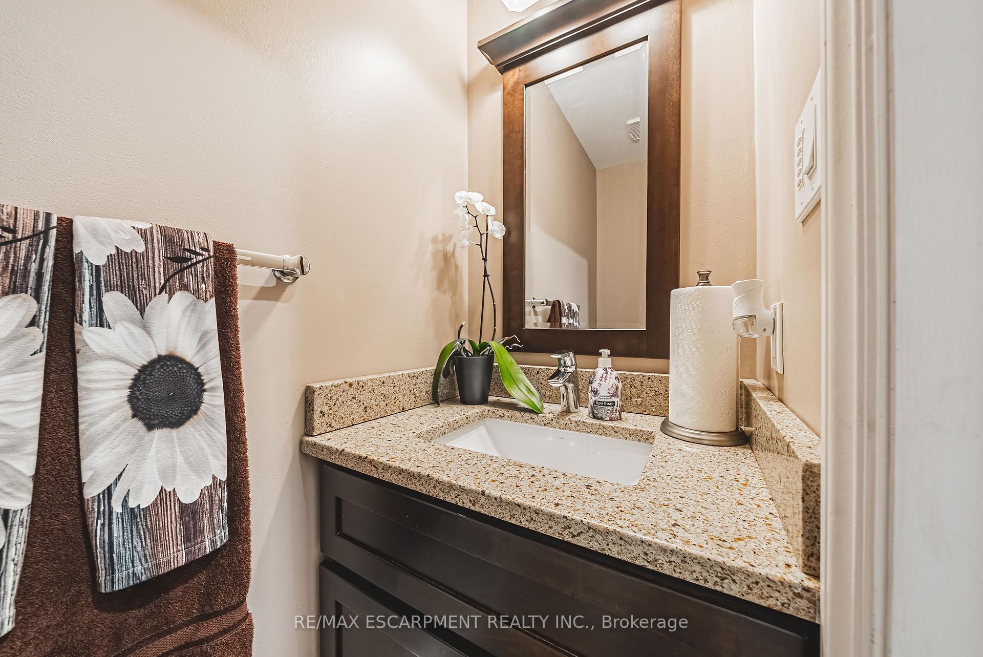 Photo 31 of 2 Antoinette Court, Hamilton, Crerar — HOMEH