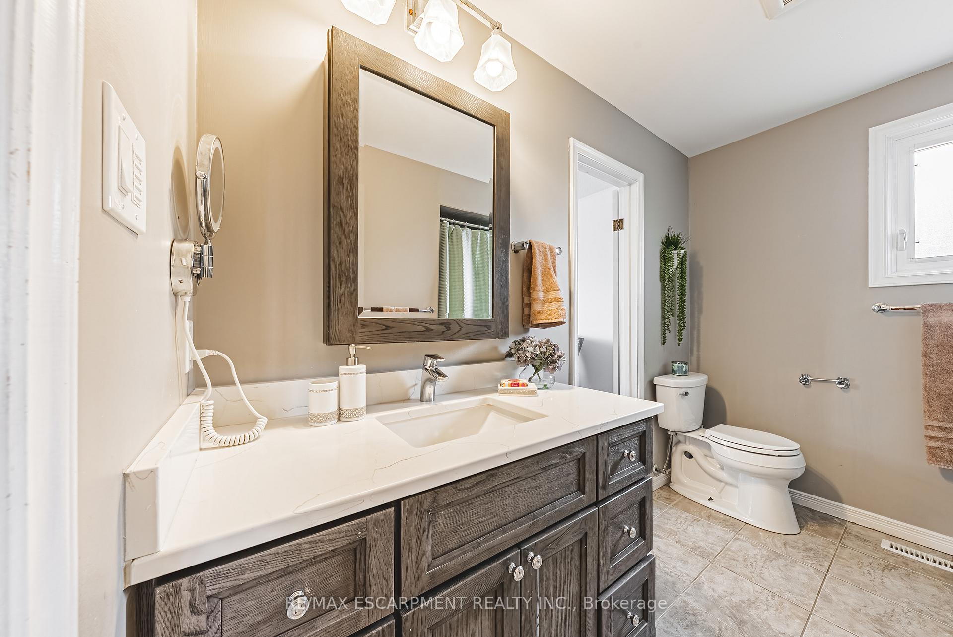 Photo 28 of 2 Antoinette Court, Hamilton, Crerar — HOMEH