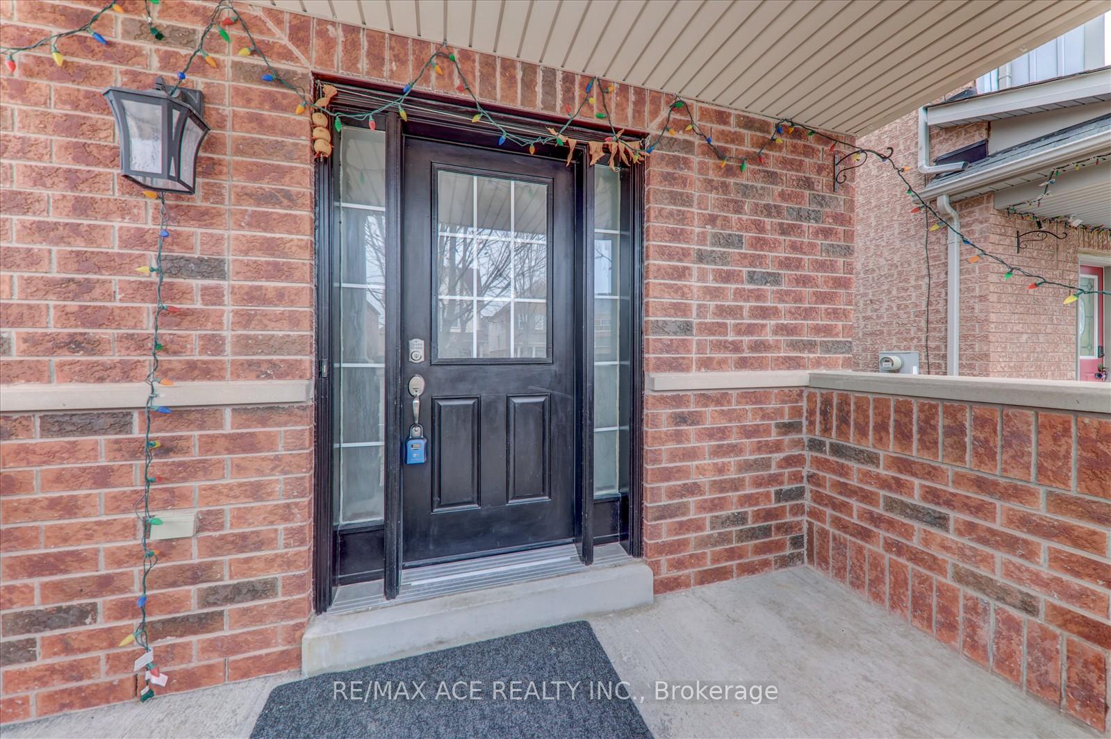 Photo 8 of 11 Middlecote Drive, Ajax, Northeast Ajax — HOMEH