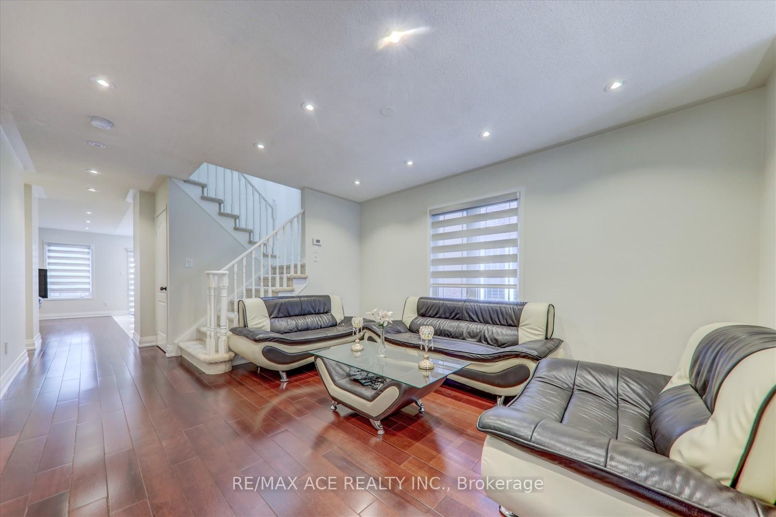 Photo 17 of 11 Middlecote Drive, Ajax, Northeast Ajax — HOMEH