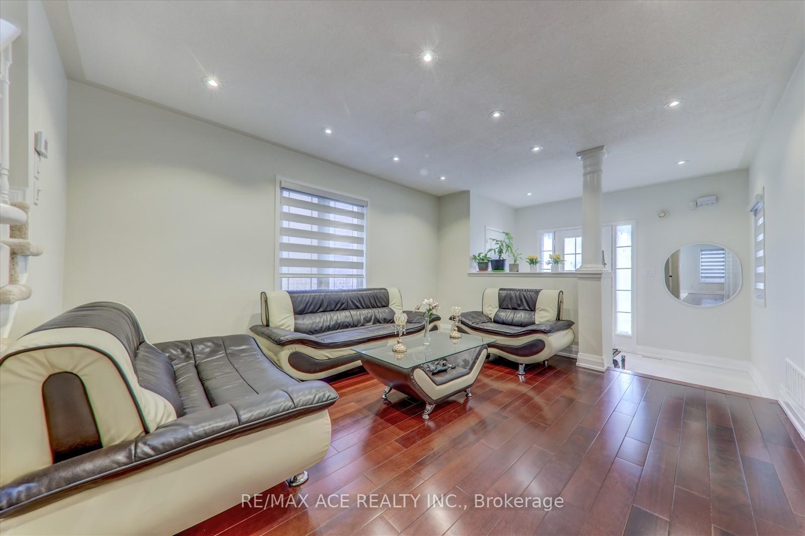 Photo 13 of 11 Middlecote Drive, Ajax, Northeast Ajax — HOMEH
