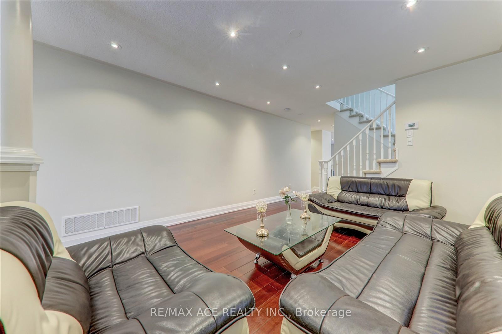 Photo 2 of 11 Middlecote Drive, Ajax, Northeast Ajax — HOMEH