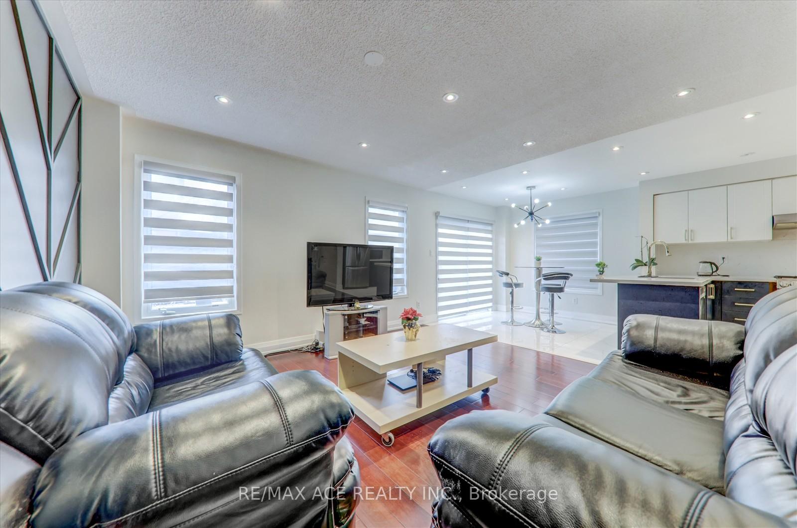 Photo 11 of 11 Middlecote Drive, Ajax, Northeast Ajax — HOMEH