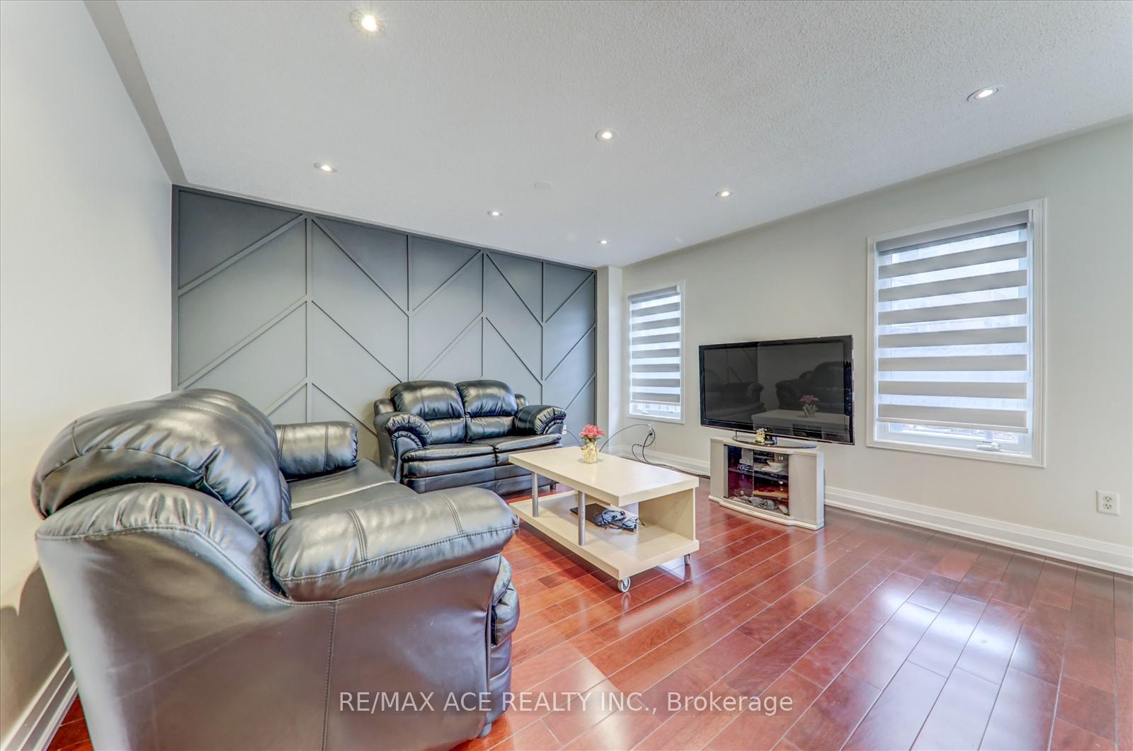 Photo 12 of 11 Middlecote Drive, Ajax, Northeast Ajax — HOMEH