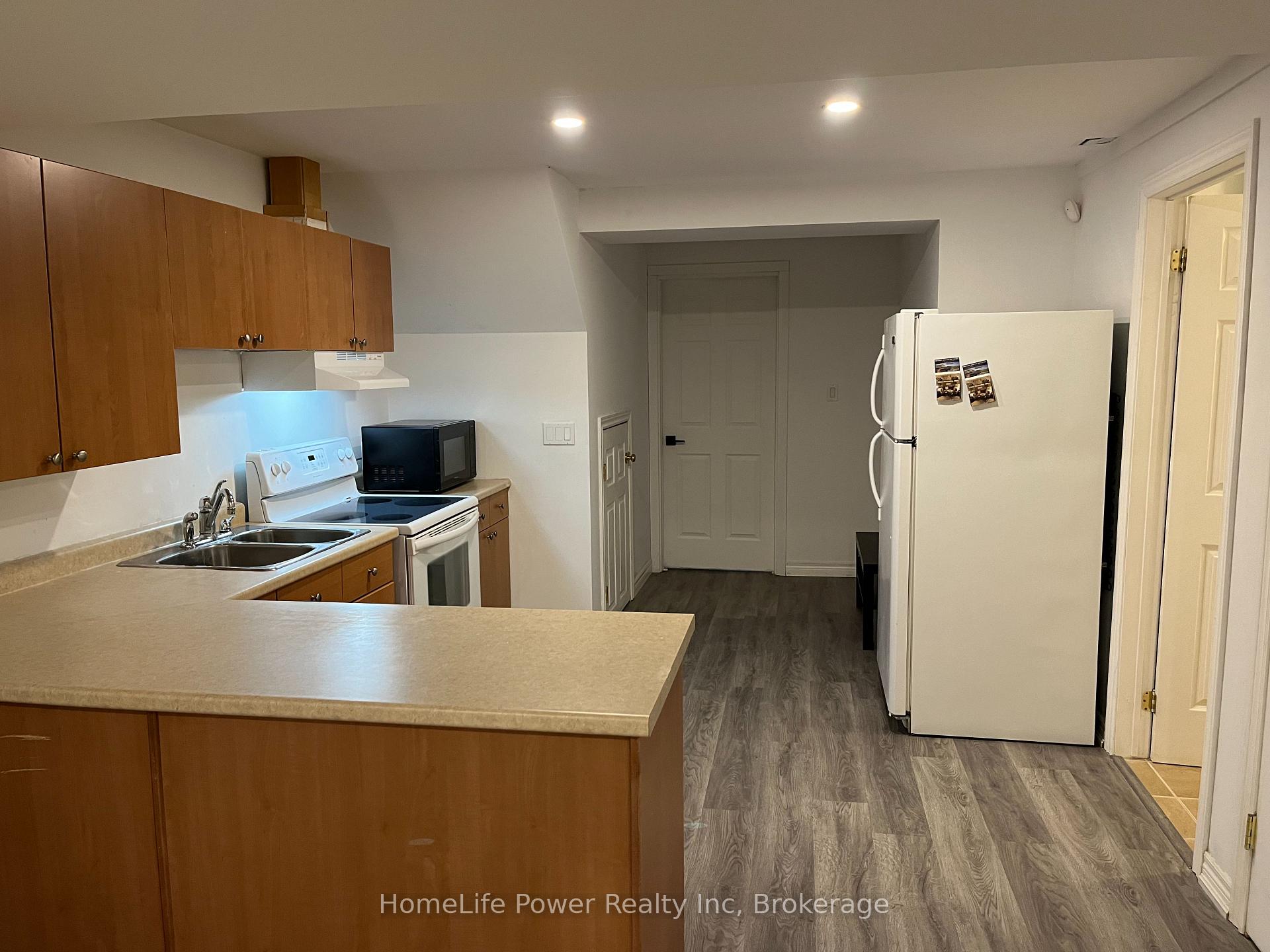 Photo 2 of 15 Porter Drive, Guelph, Pineridge/Westminster Woods — HOMEH