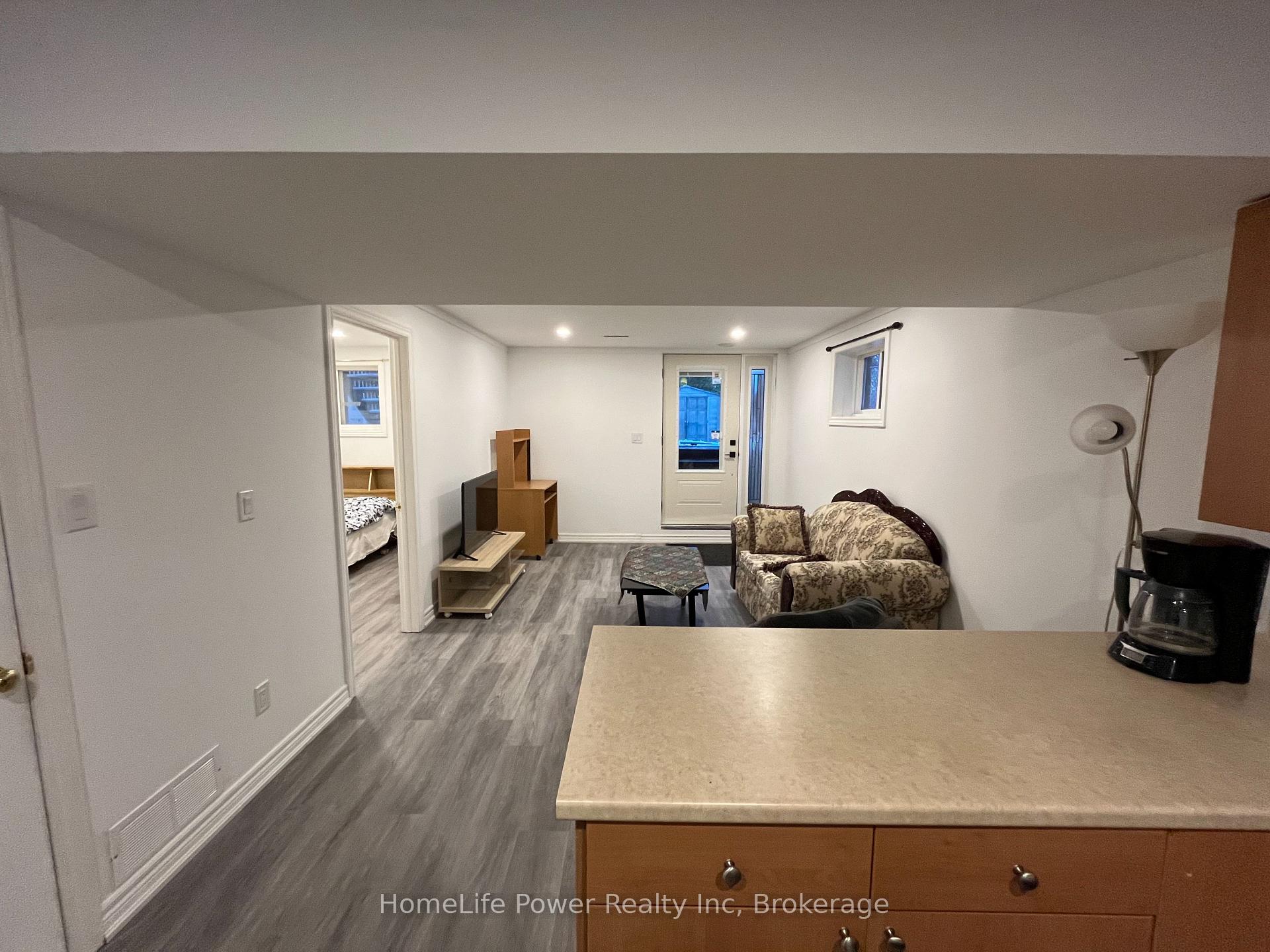 Photo 5 of 15 Porter Drive, Guelph, Pineridge/Westminster Woods — HOMEH