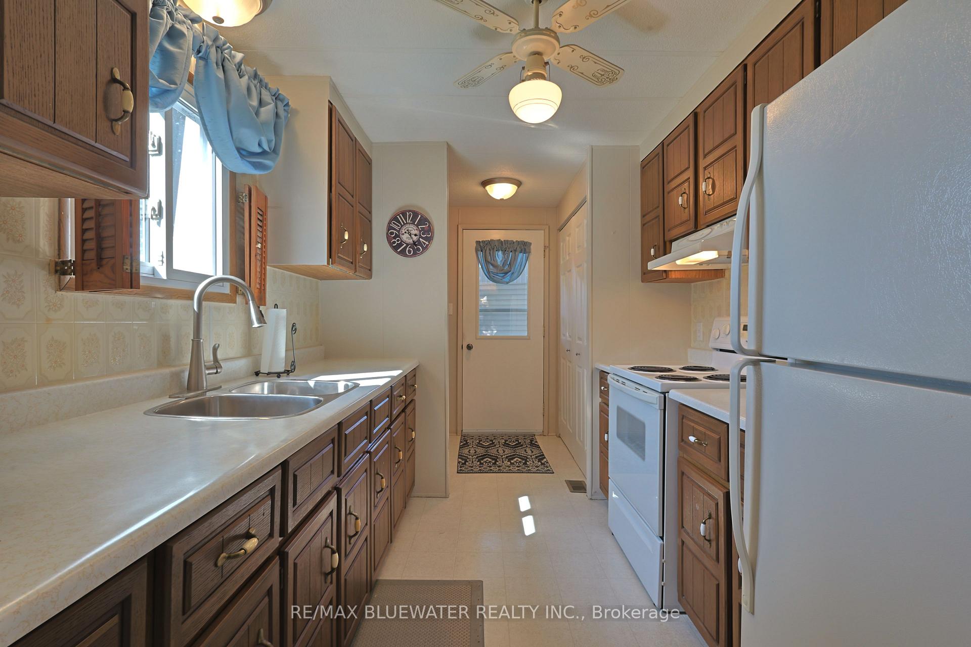Photo 16 of 182 Pebble Beach Parkway, South Huron, Stephen — HOMEH