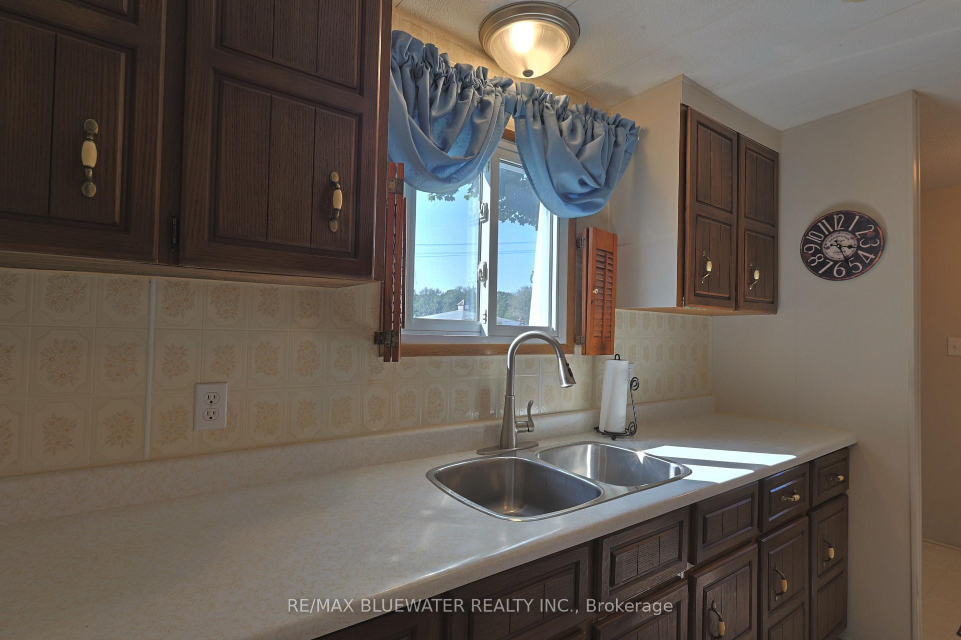 Photo 19 of 182 Pebble Beach Parkway, South Huron, Stephen — HOMEH