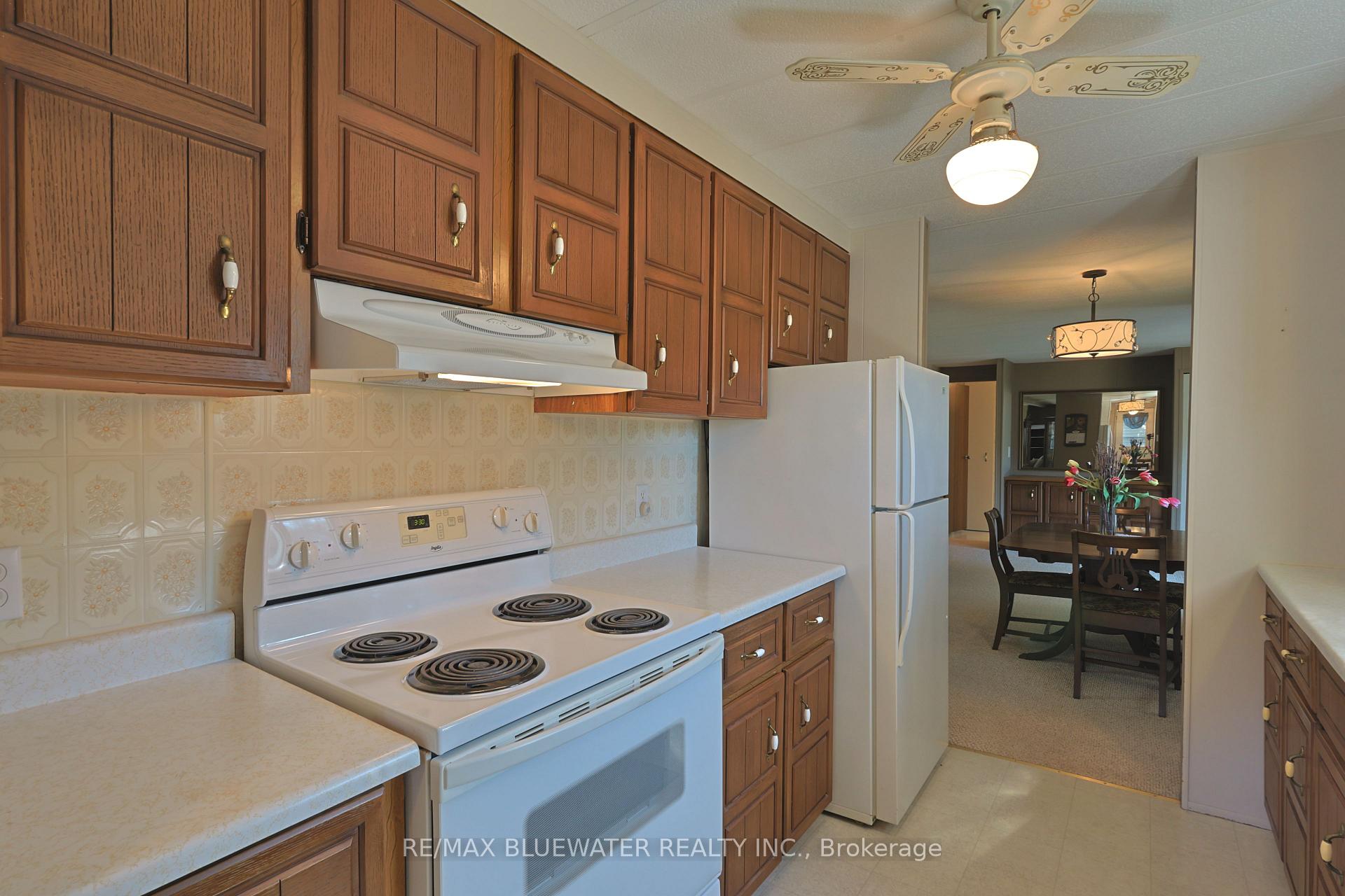 Photo 13 of 182 Pebble Beach Parkway, South Huron, Stephen — HOMEH