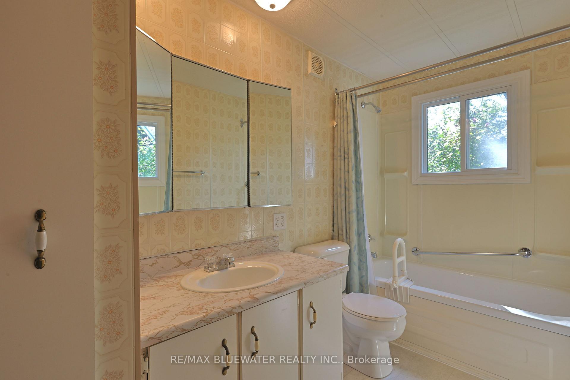 Photo 38 of 182 Pebble Beach Parkway, South Huron, Stephen — HOMEH
