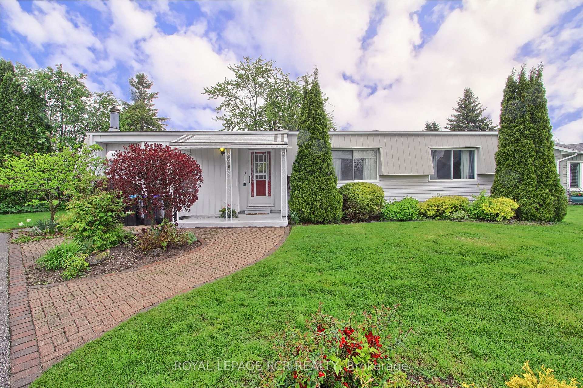 Front of 8 Carmans Cove