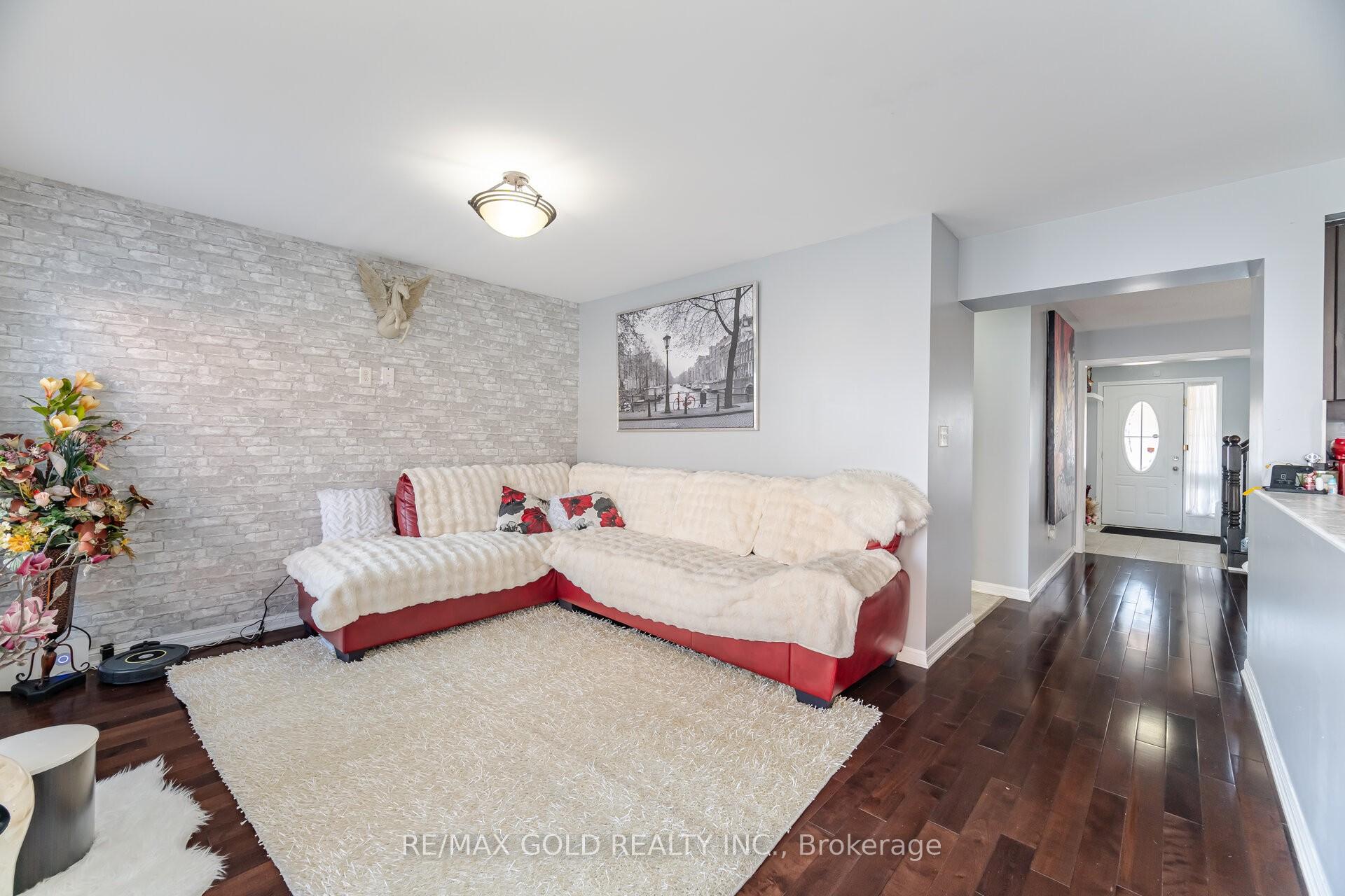 Photo 3 of 8 Caliper Drive, Brampton, Bram East — HOMEH