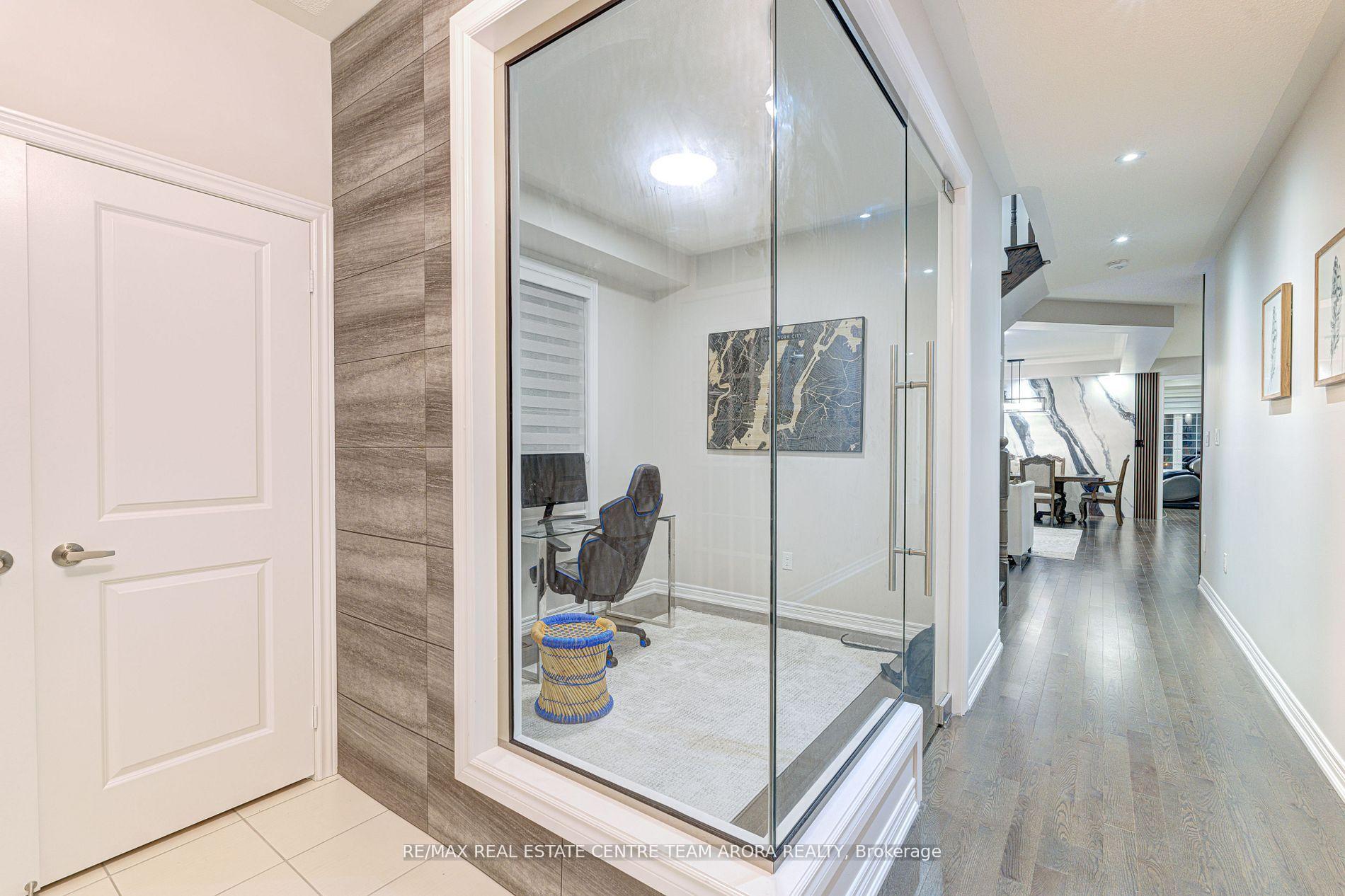 Photo 4 of 14 Fruitvale Circle, Brampton, Northwest Brampton — HOMEH
