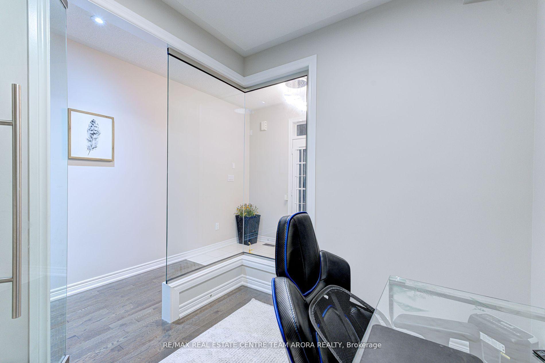 Photo 2 of 14 Fruitvale Circle, Brampton, Northwest Brampton — HOMEH