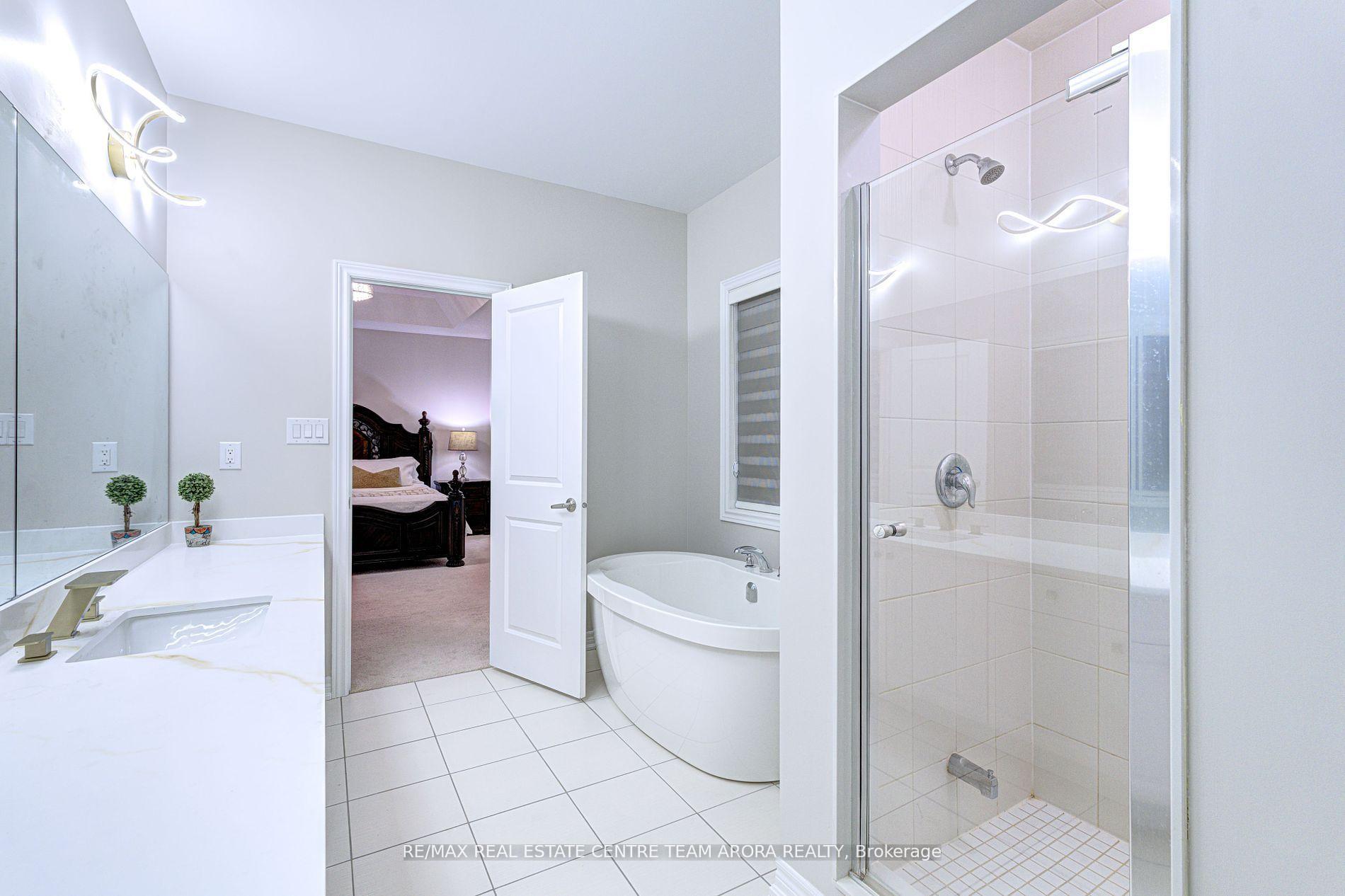 Photo 17 of 14 Fruitvale Circle, Brampton, Northwest Brampton — HOMEH