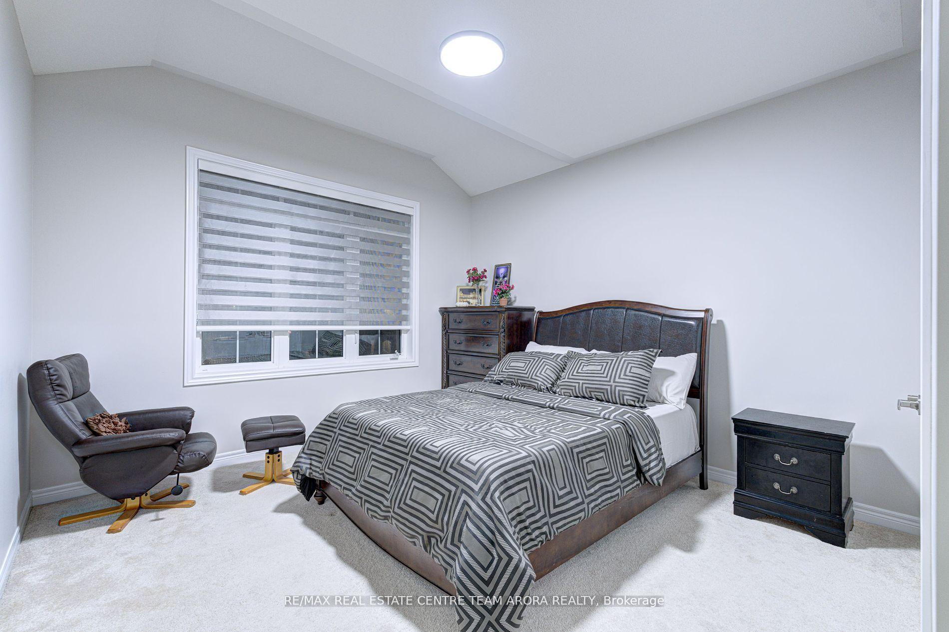 Photo 30 of 14 Fruitvale Circle, Brampton, Northwest Brampton — HOMEH