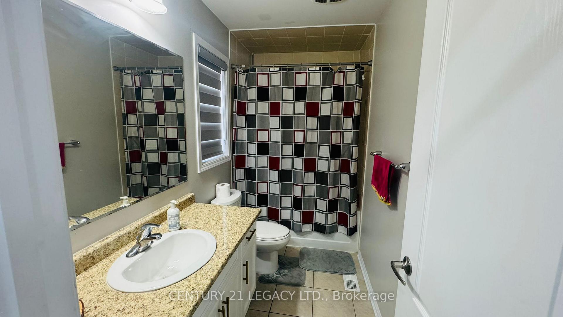 Photo 15 of 142 Vanhorne Close, Brampton, Northwest Brampton — HOMEH