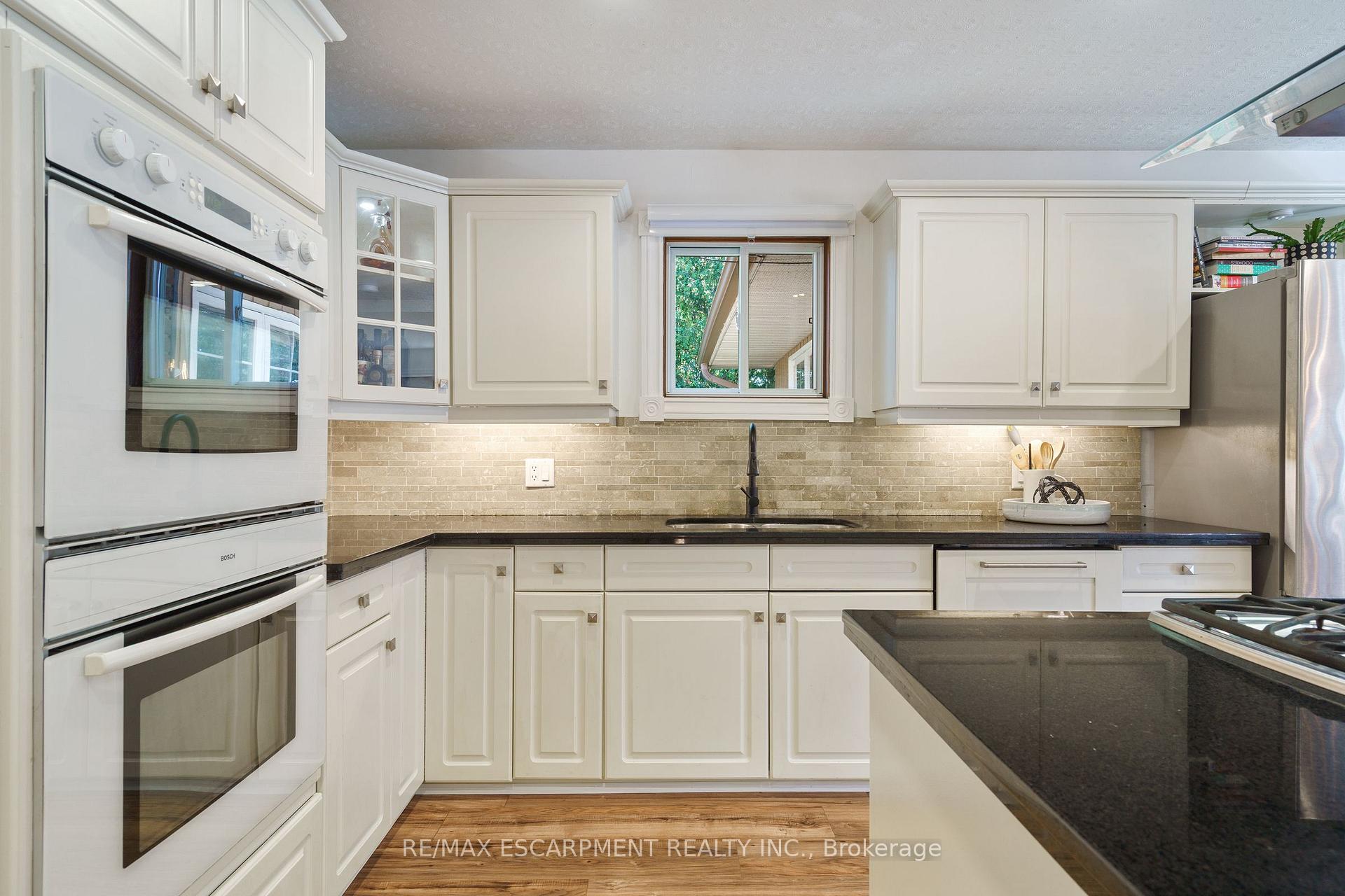 Photo 13 of 304 Central Avenue, Grimsby, Grimsby East — HOMEH