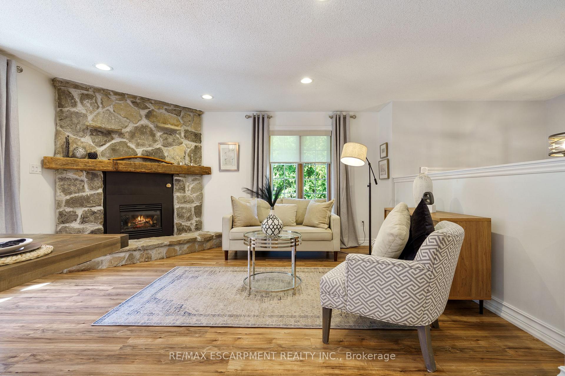 Photo 18 of 304 Central Avenue, Grimsby, Grimsby East — HOMEH