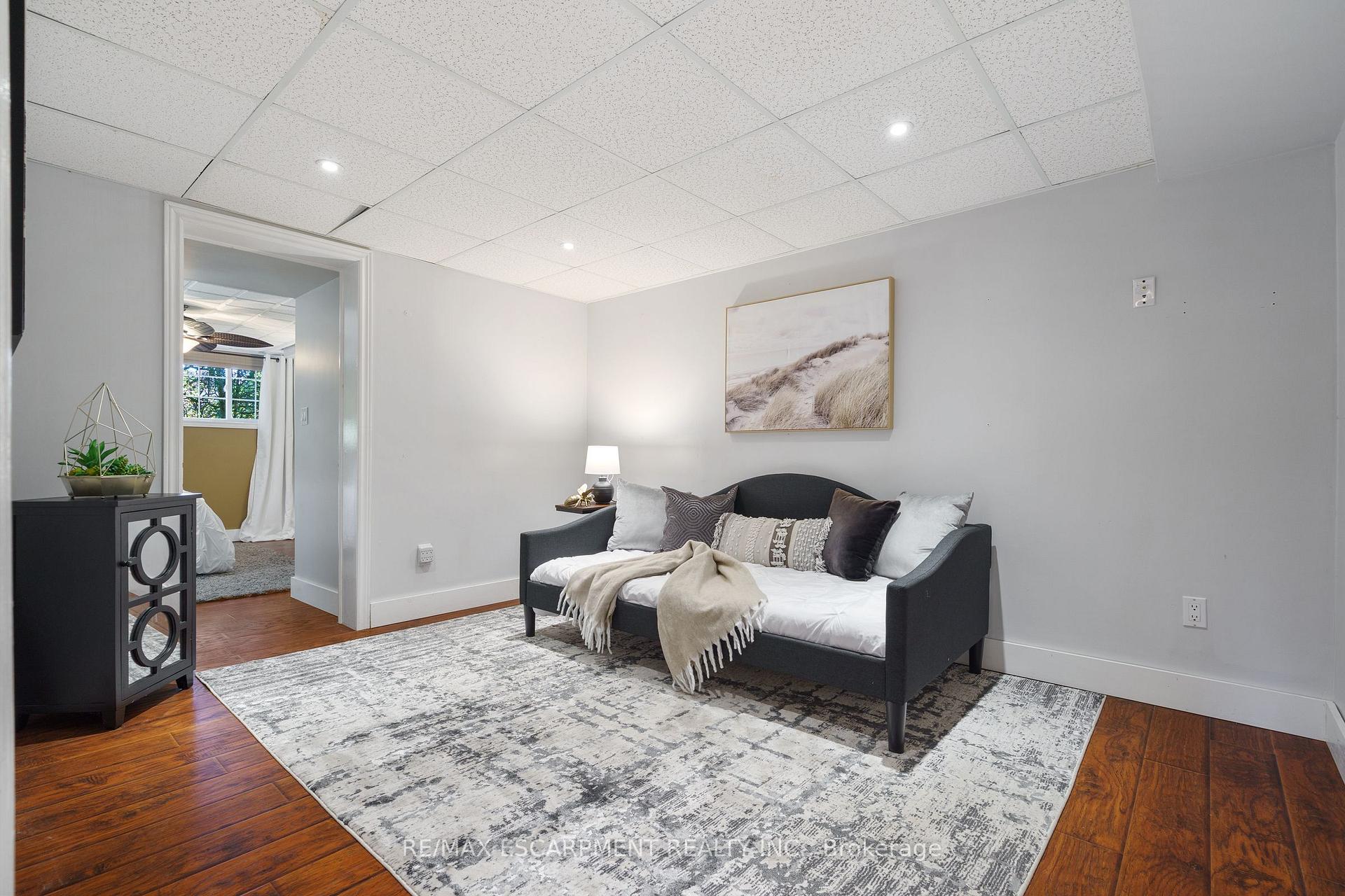 Photo 9 of 304 Central Avenue, Grimsby, Grimsby East — HOMEH