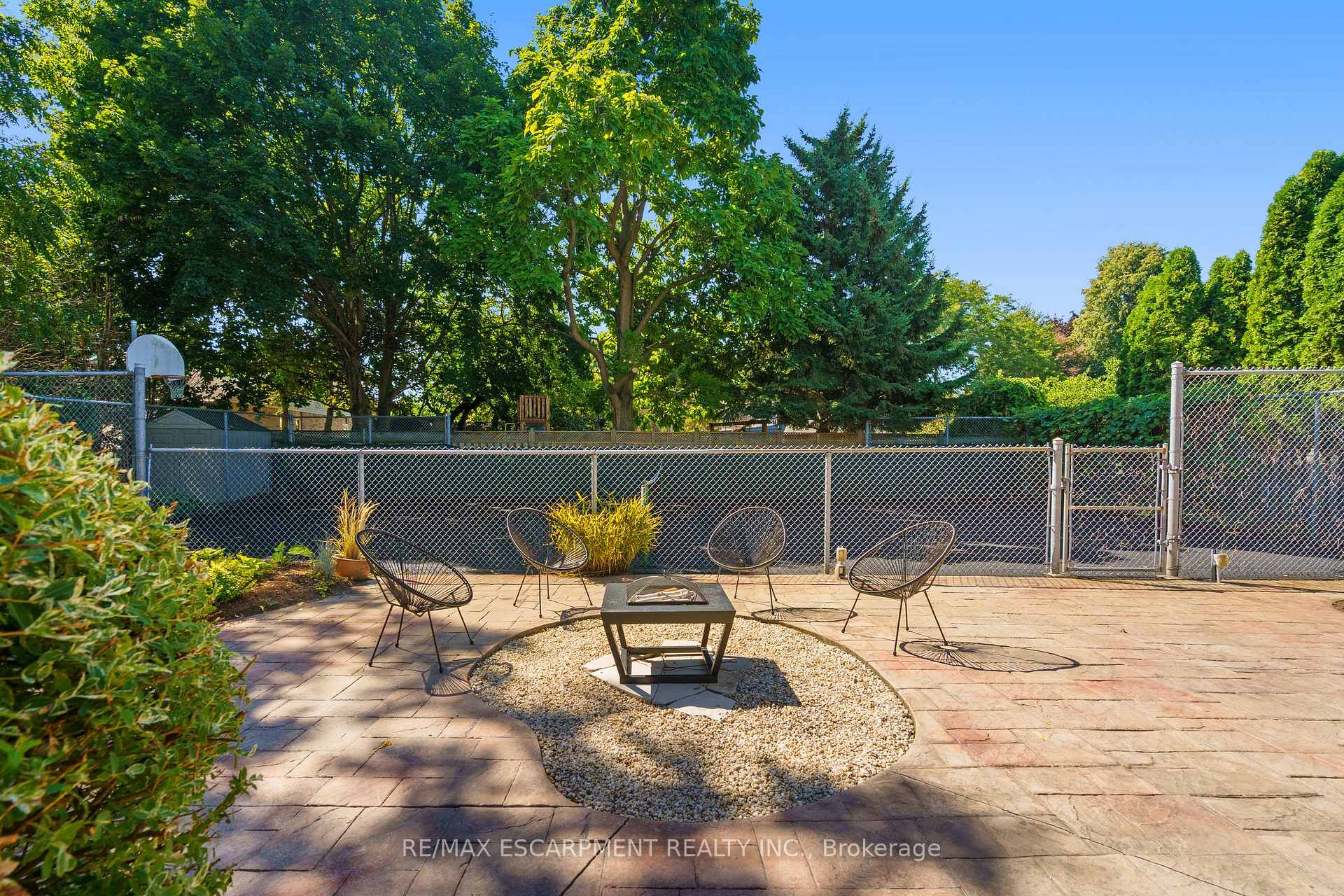 Photo 24 of 304 Central Avenue, Grimsby, Grimsby East — HOMEH